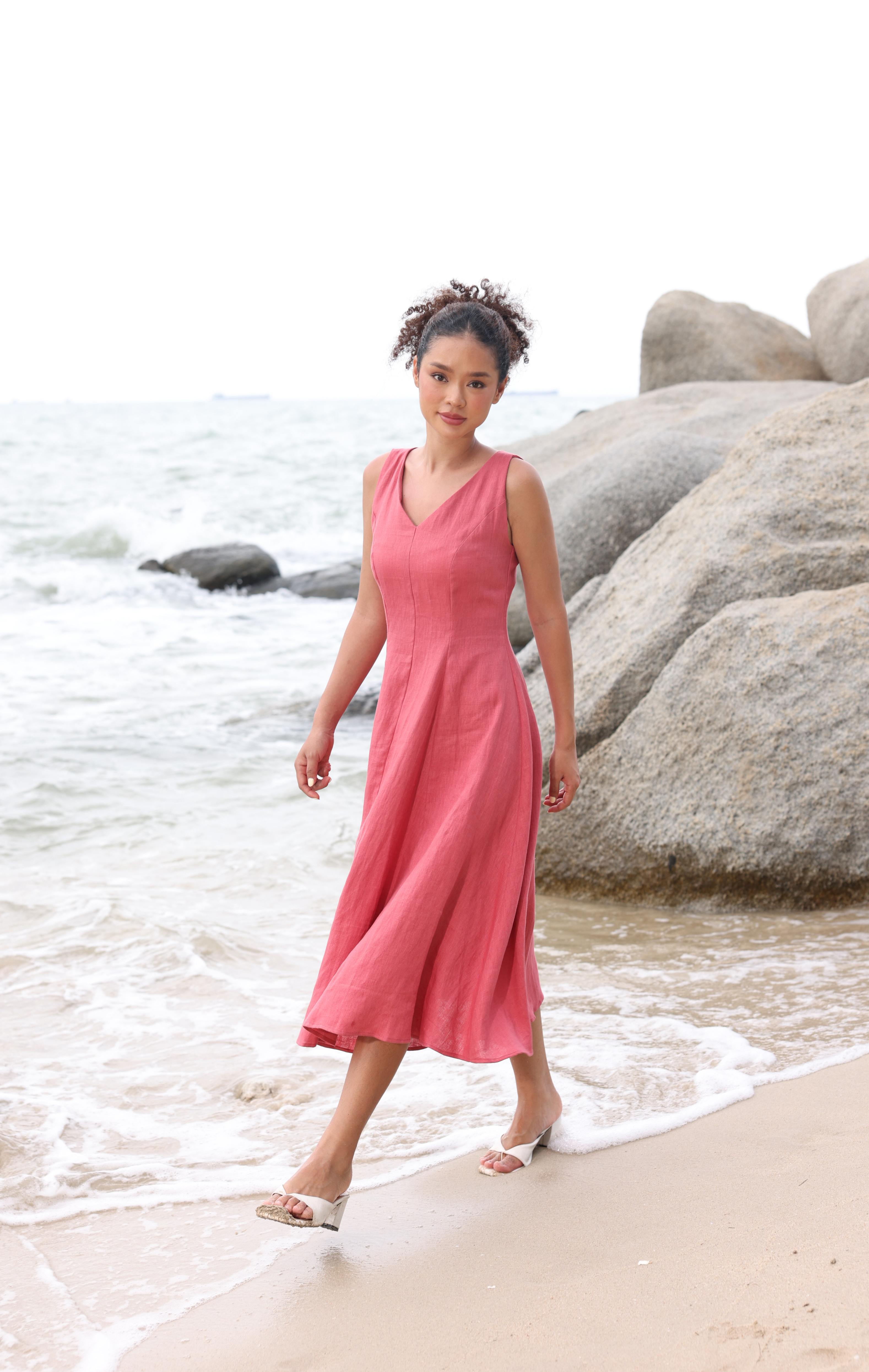Back V-cut linen dress