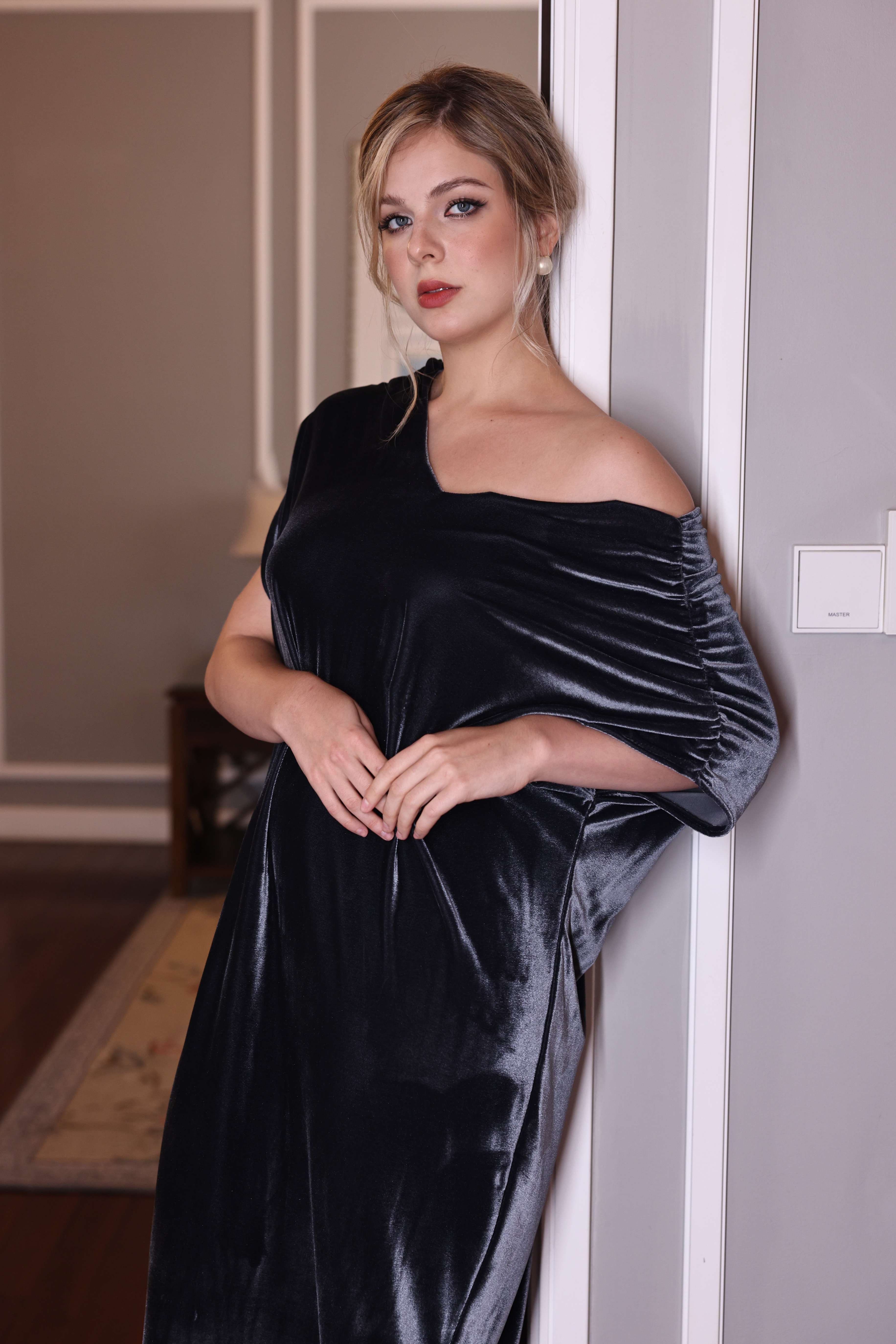 batwing sleeve velvet dress