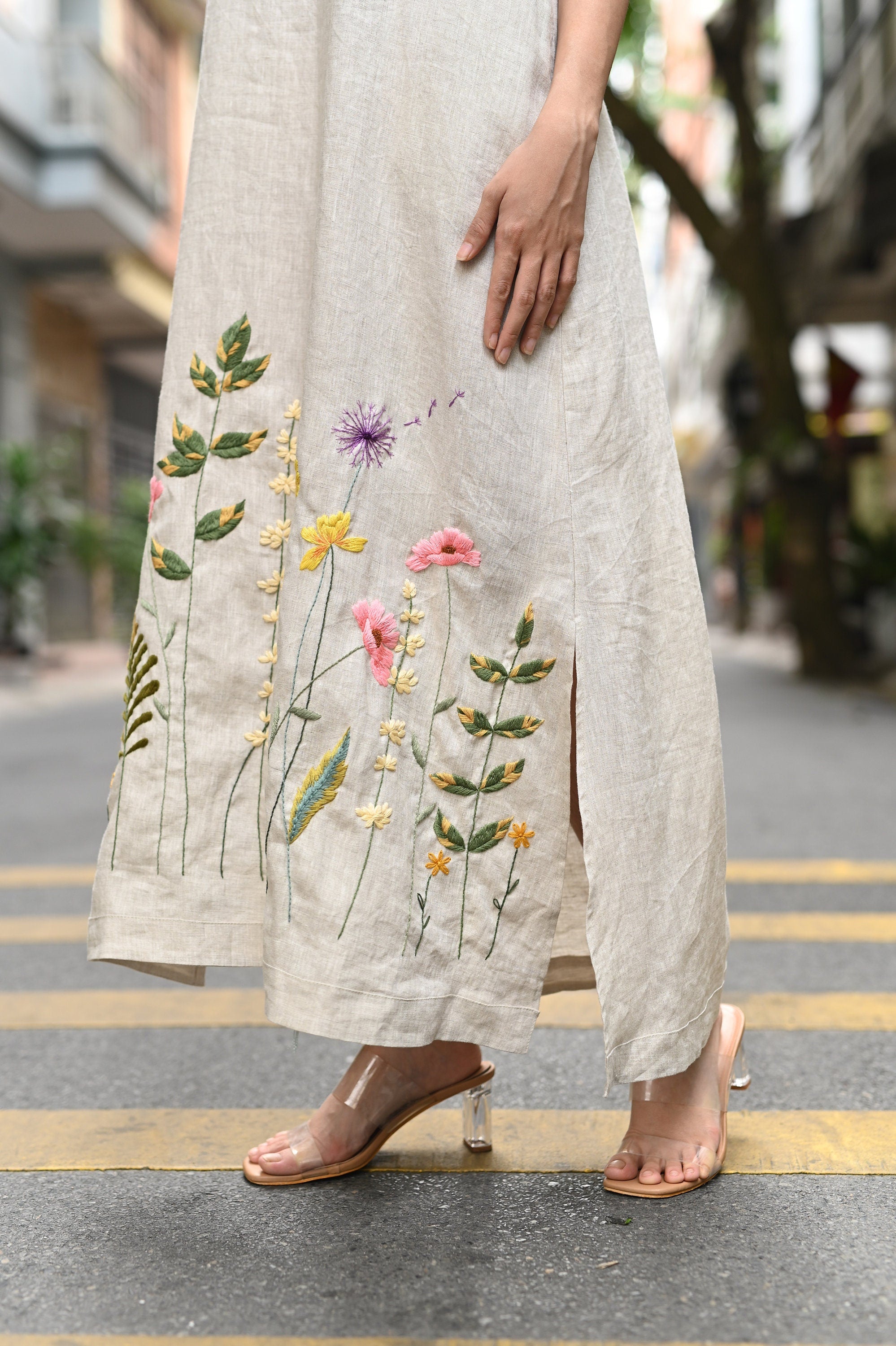 Casual linen dress with embroidery