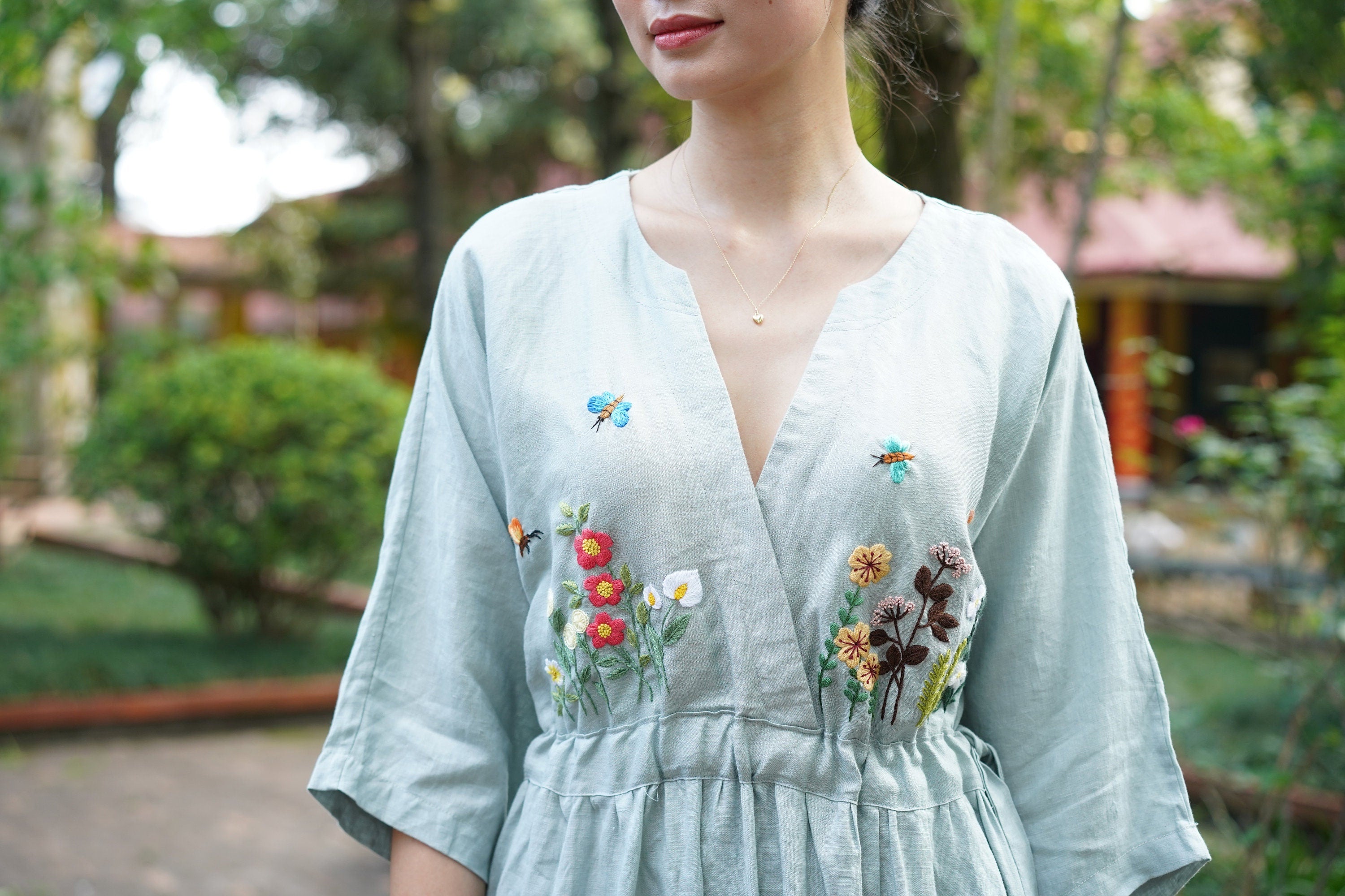 Embroidered drawstring waist dress
