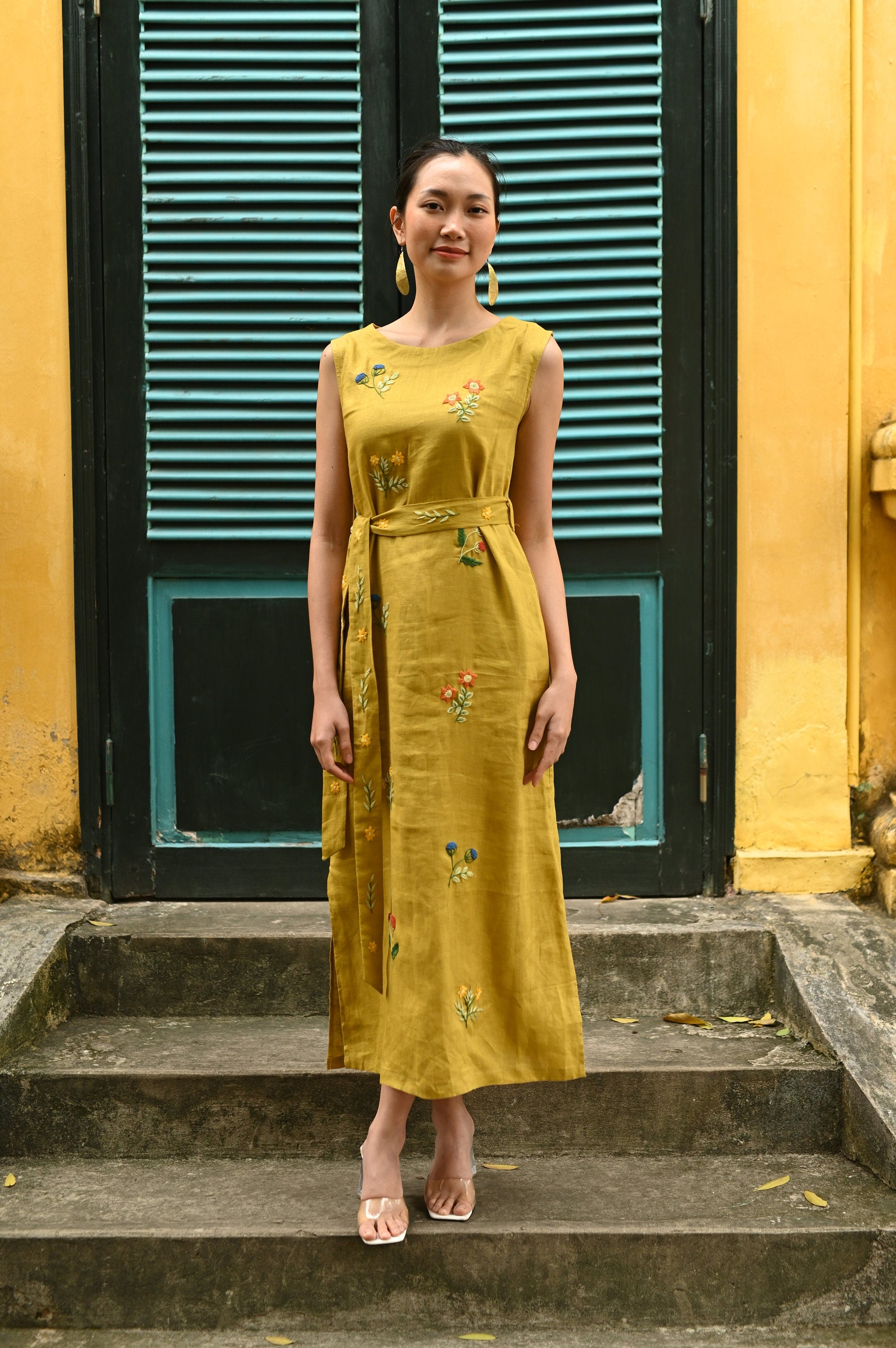 Embroidered sleeveless linen dress