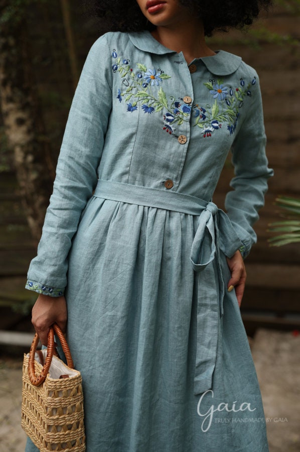 Hand-embroidered Peter Pan collar dress