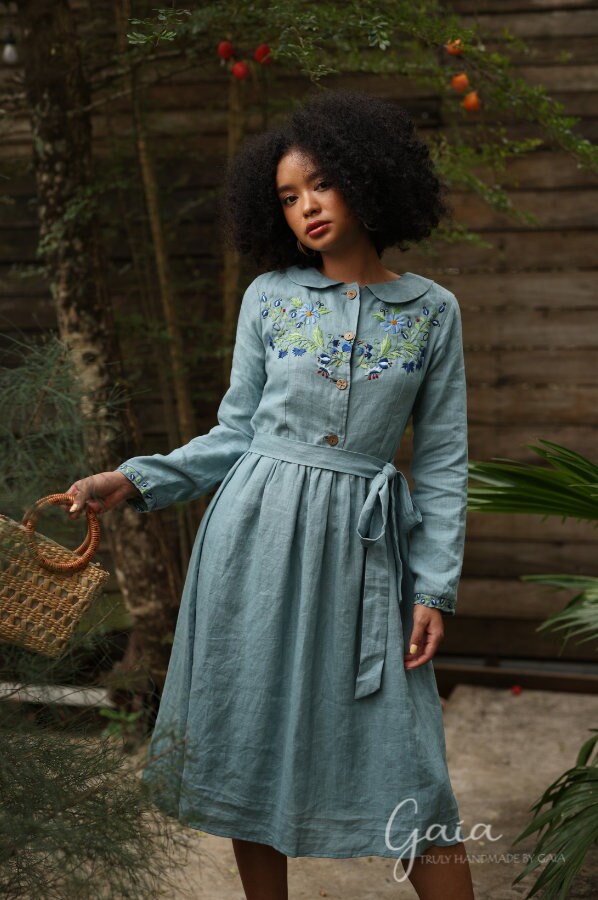Hand-embroidered Peter Pan collar dress