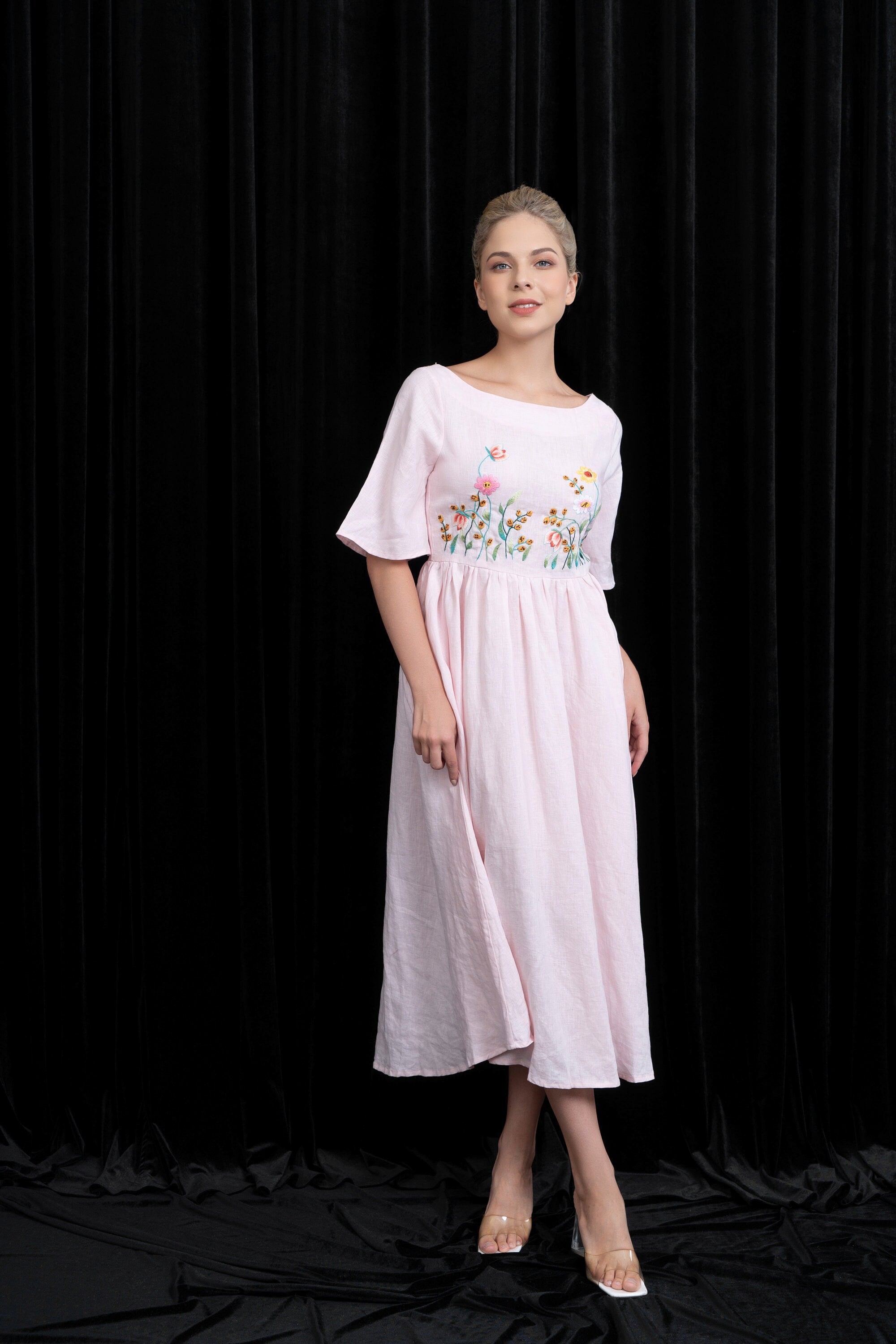 Linen summer dress with embroidery
