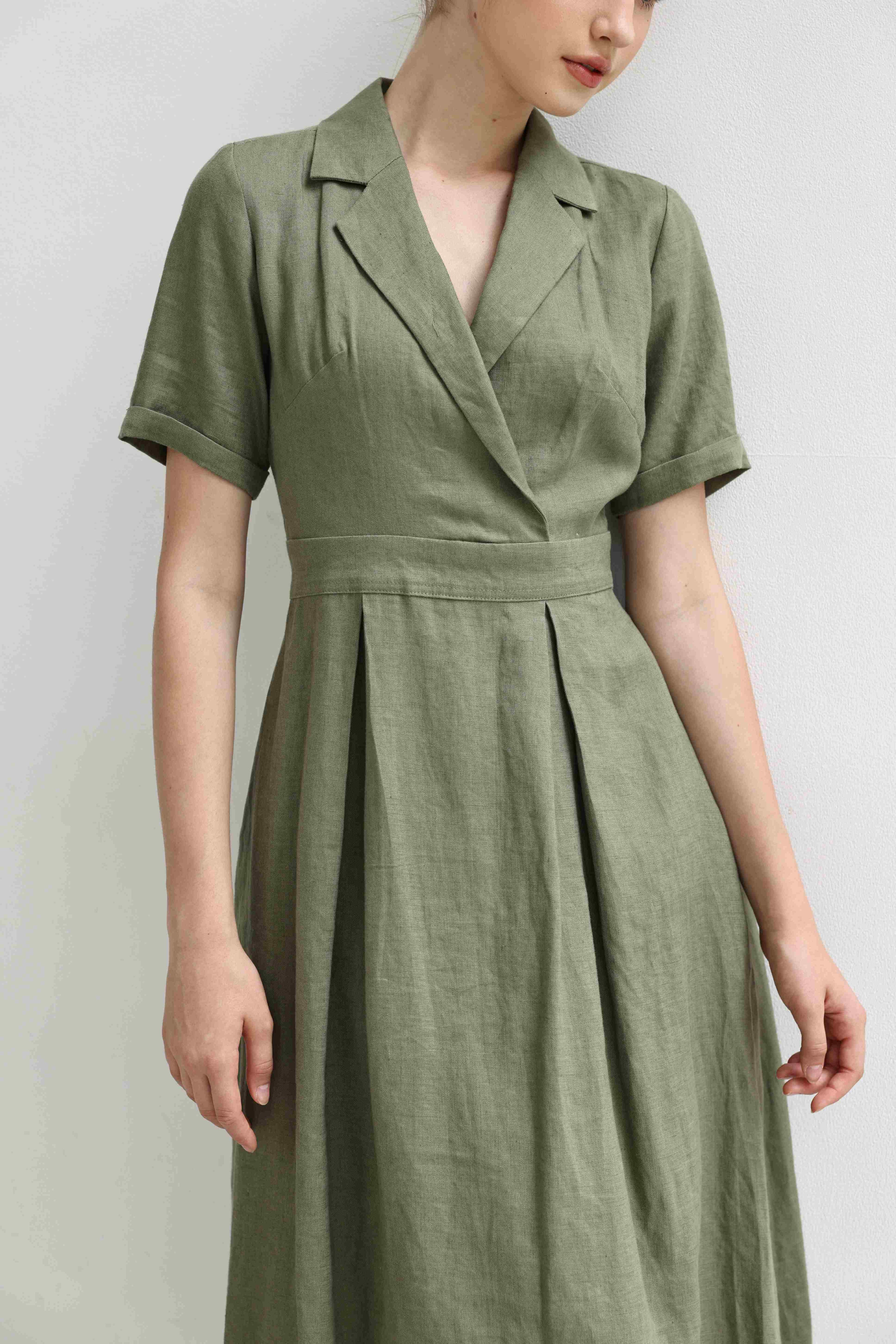 Notched collar linen dress