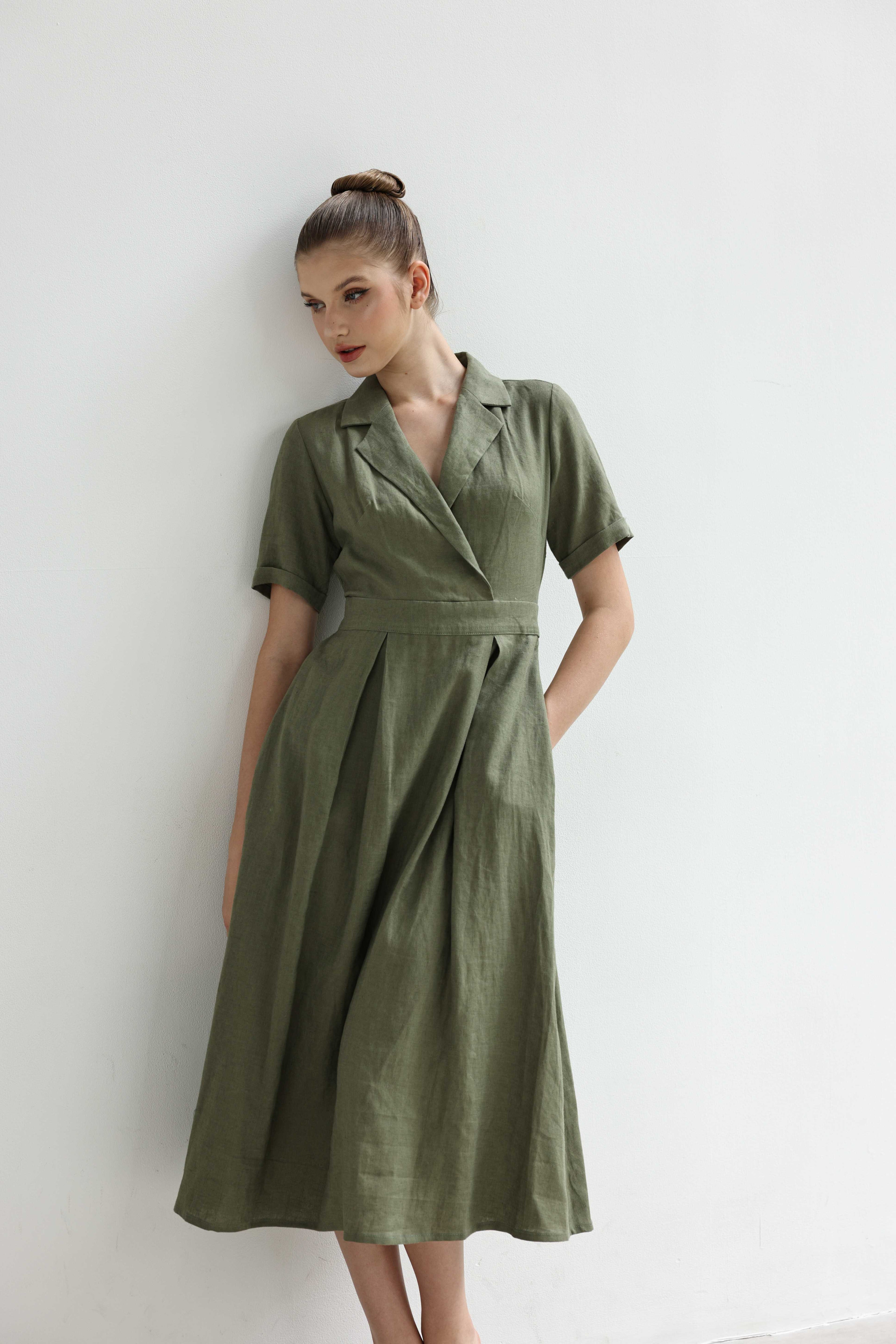 Notched collar linen dress