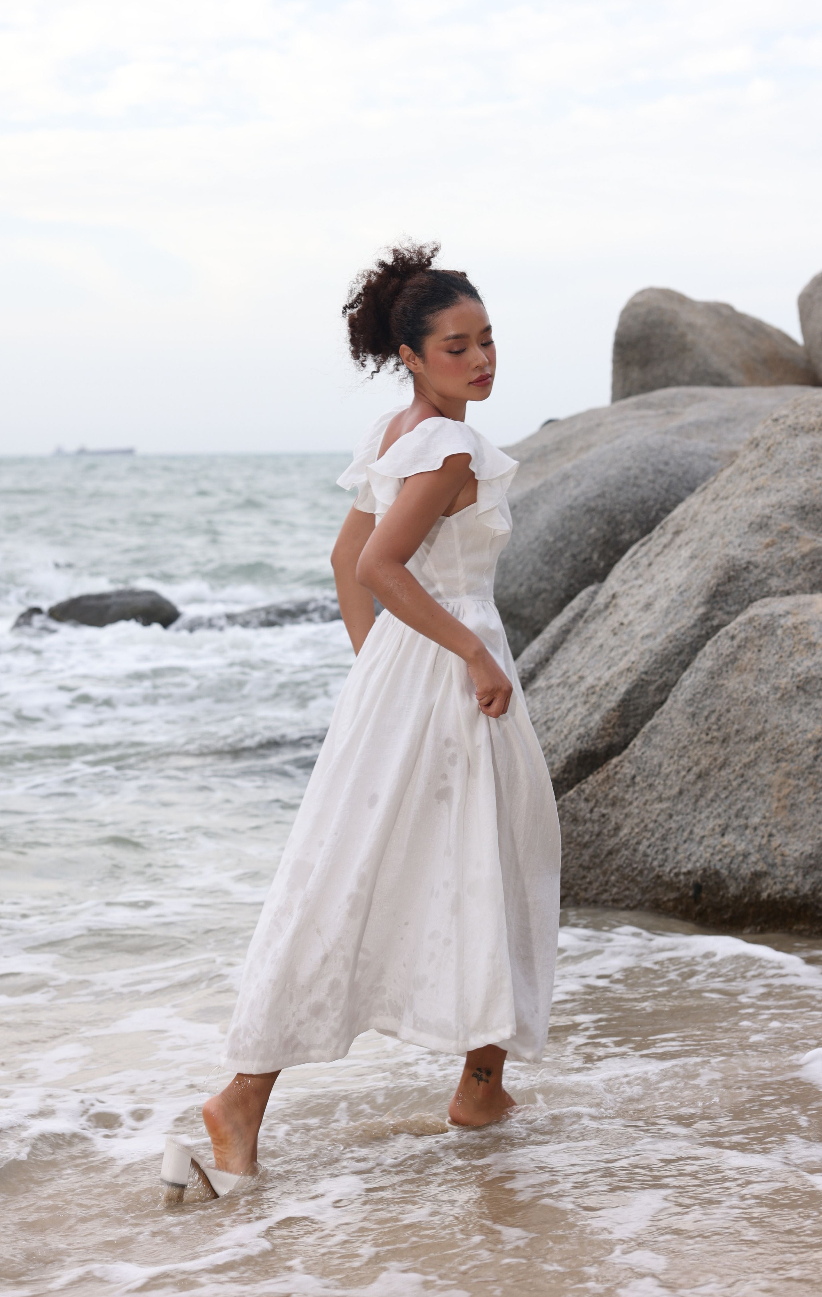 Ruffle sleeve linen dress
