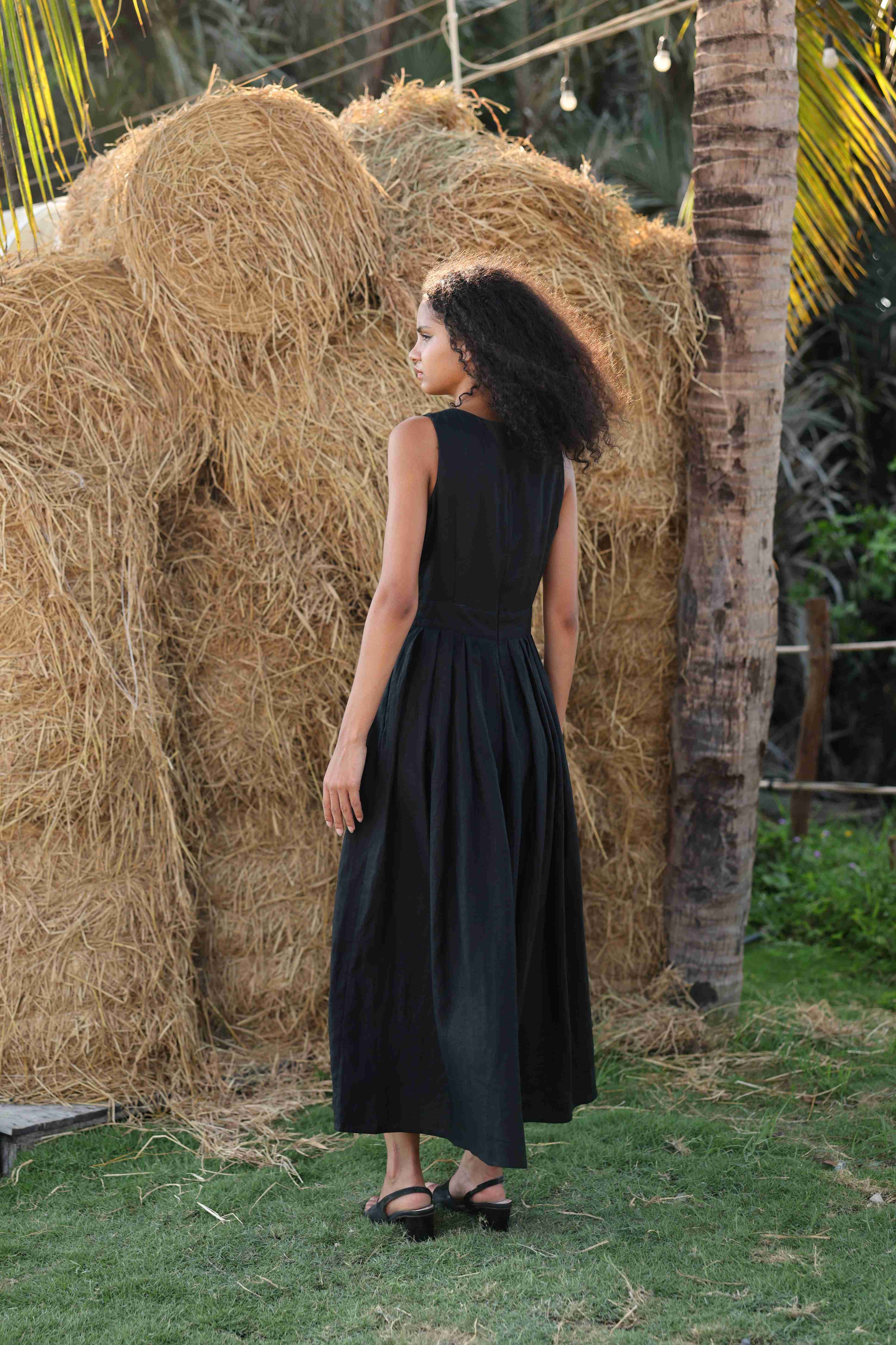 sleeveless black linen dress