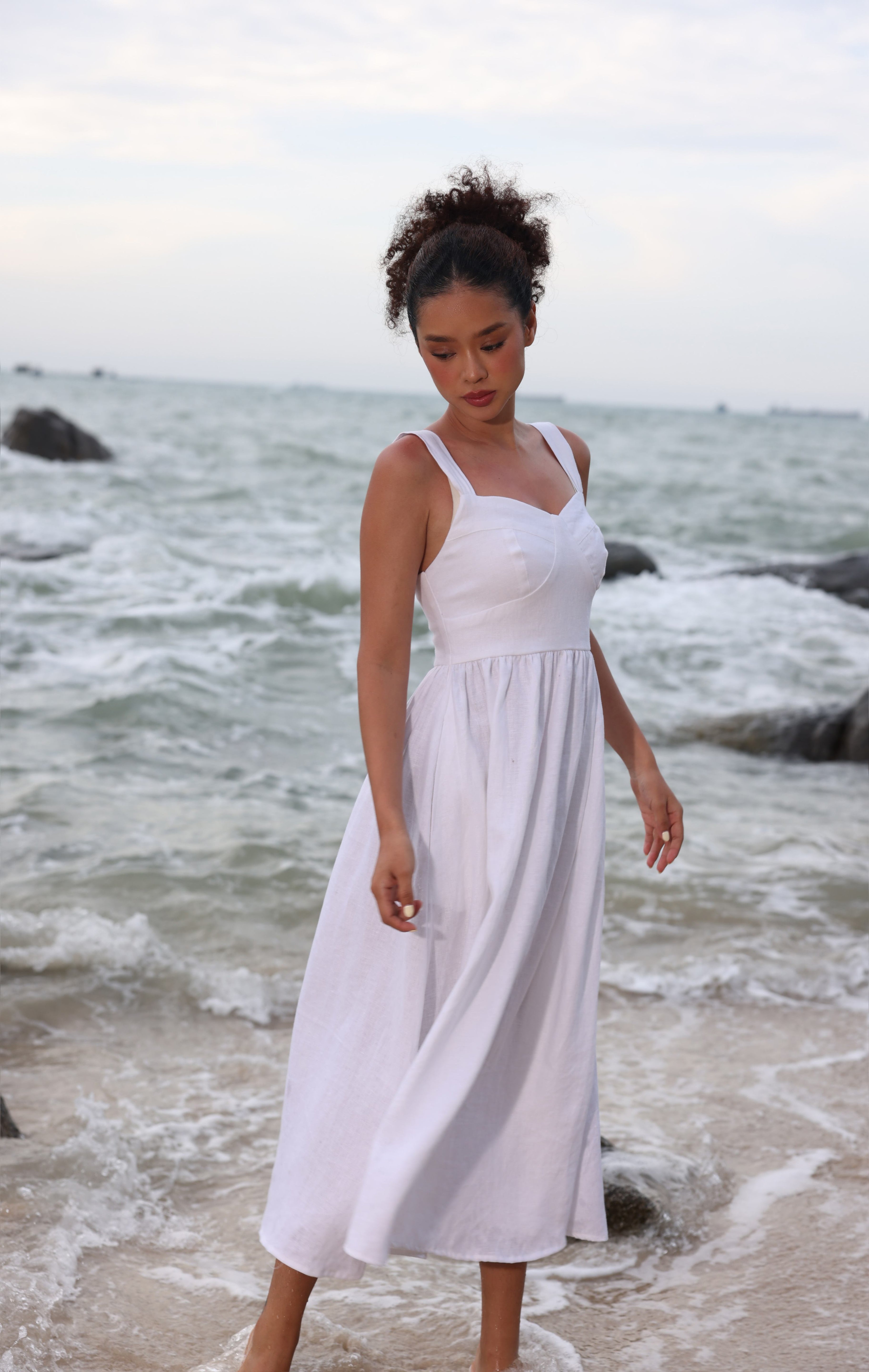 Sweetheart neckline linen dress