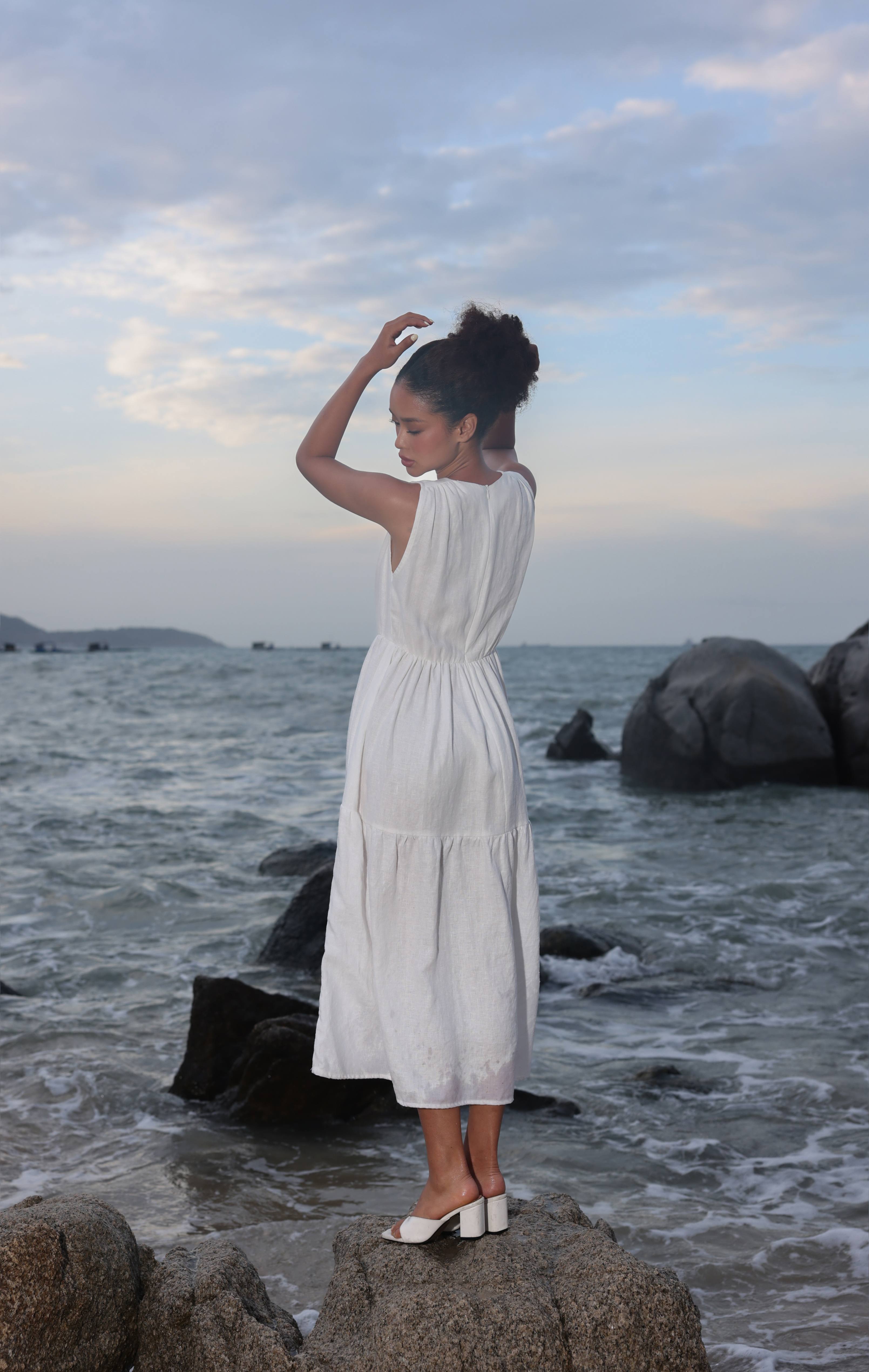 V-neck summer linen dress