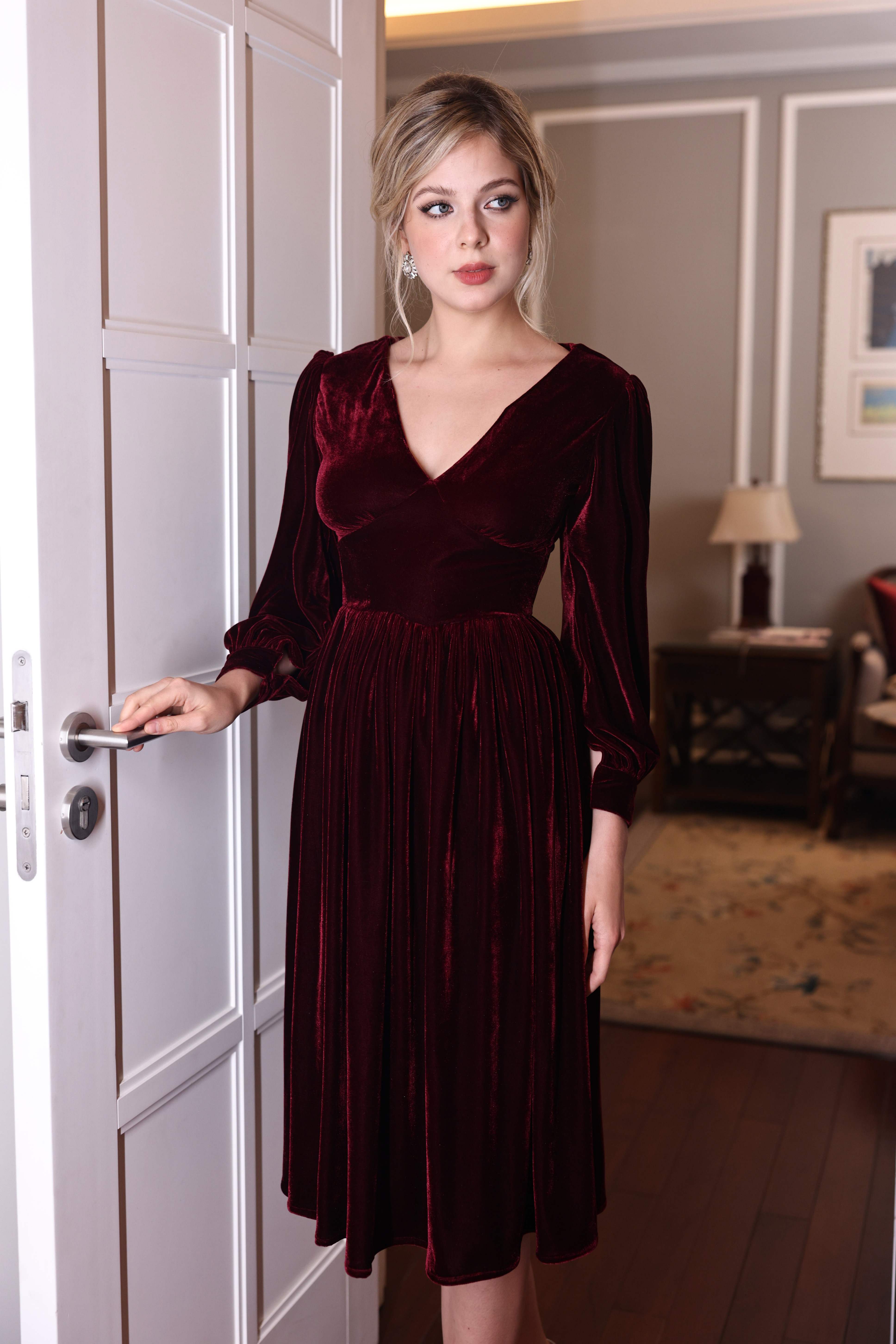 Elegant A-line velvet dress KELLY MYAN ATELIER Elegant A-line velvet dress KELLY MYAN ATELIER