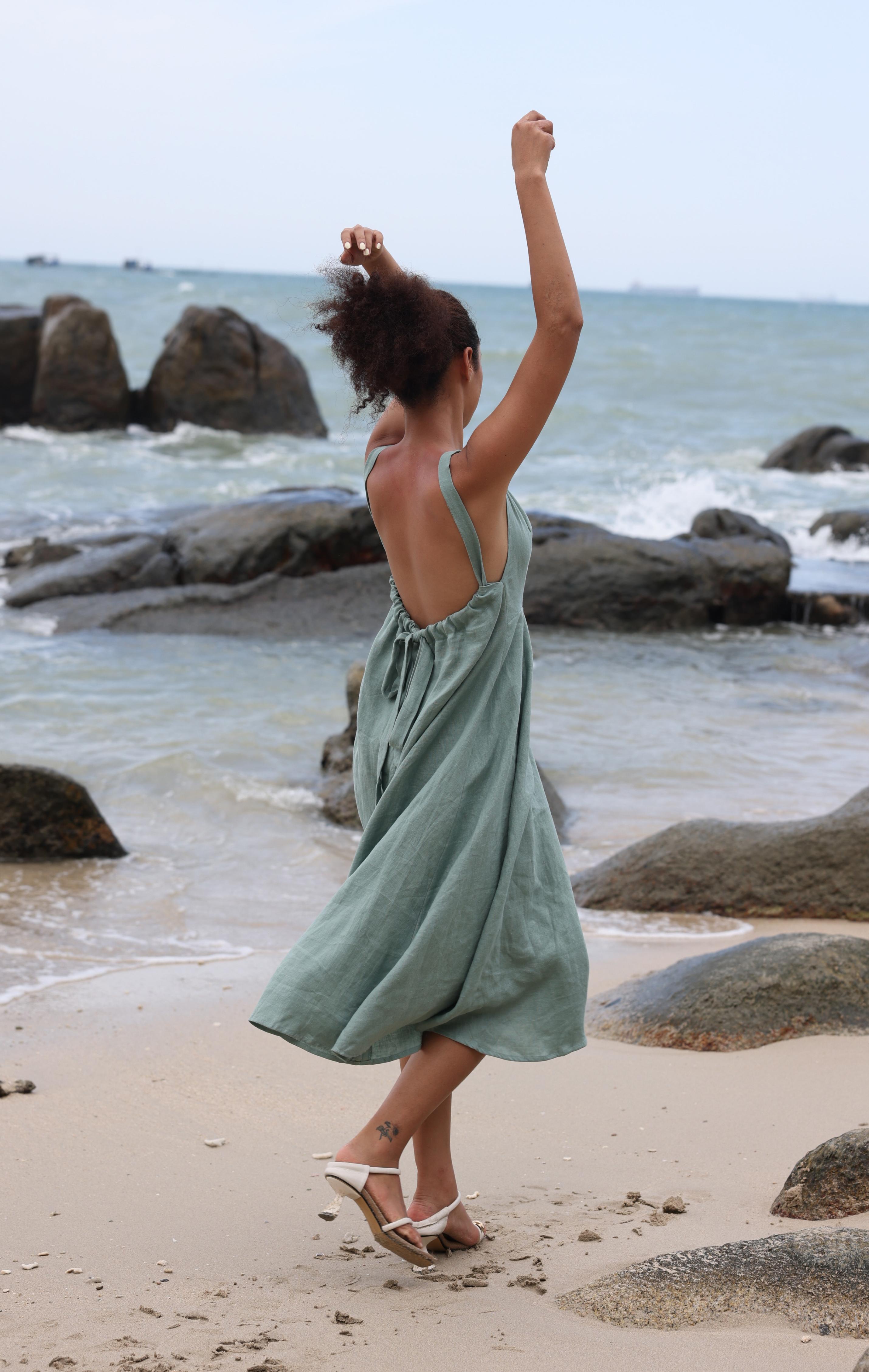 Backless linen dress