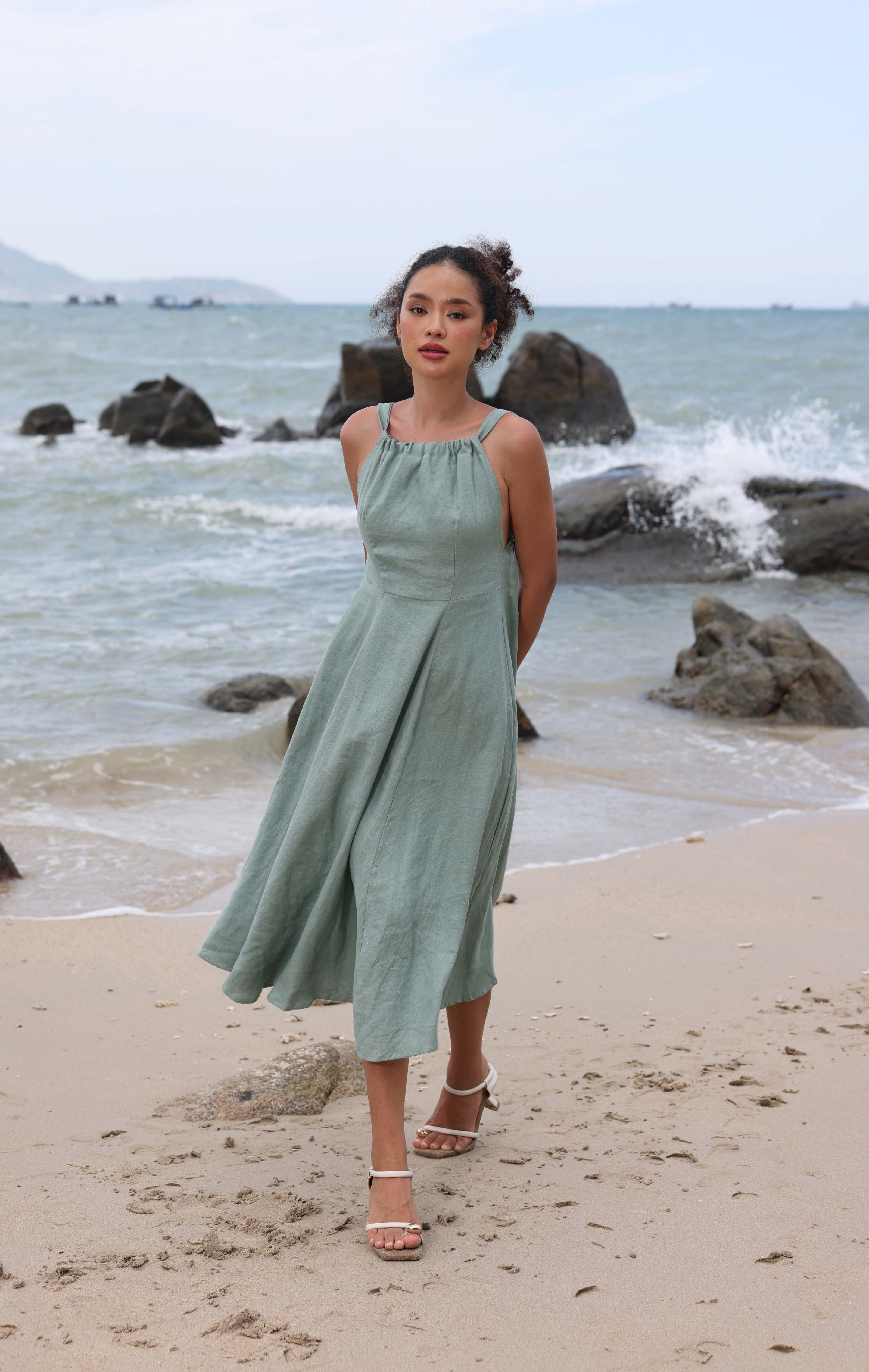 Backless linen dress