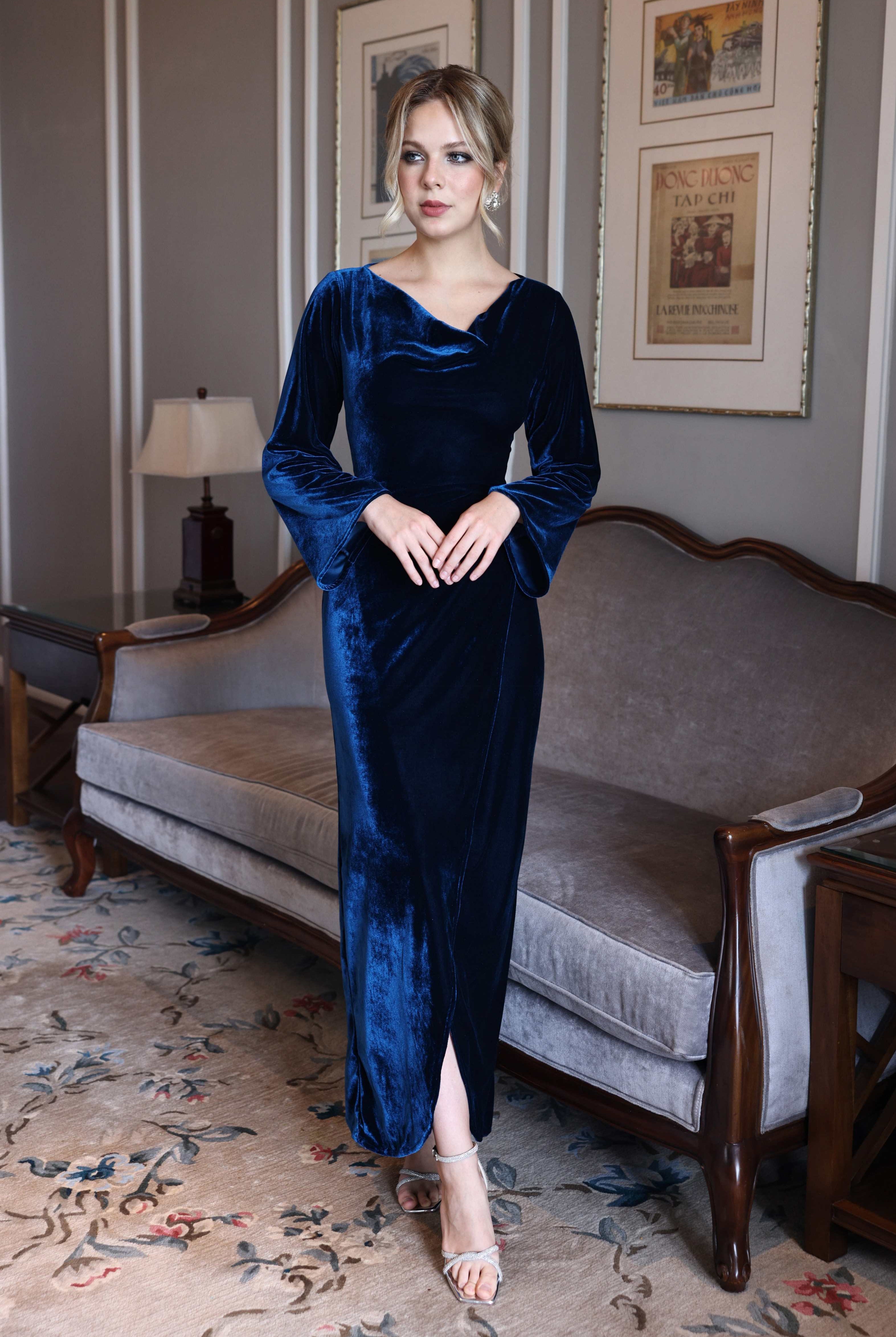 long sleeve blue velvet maxi dress Dark Blue Velvet Maxi Dress with Fitted Waist and Long Sleeves