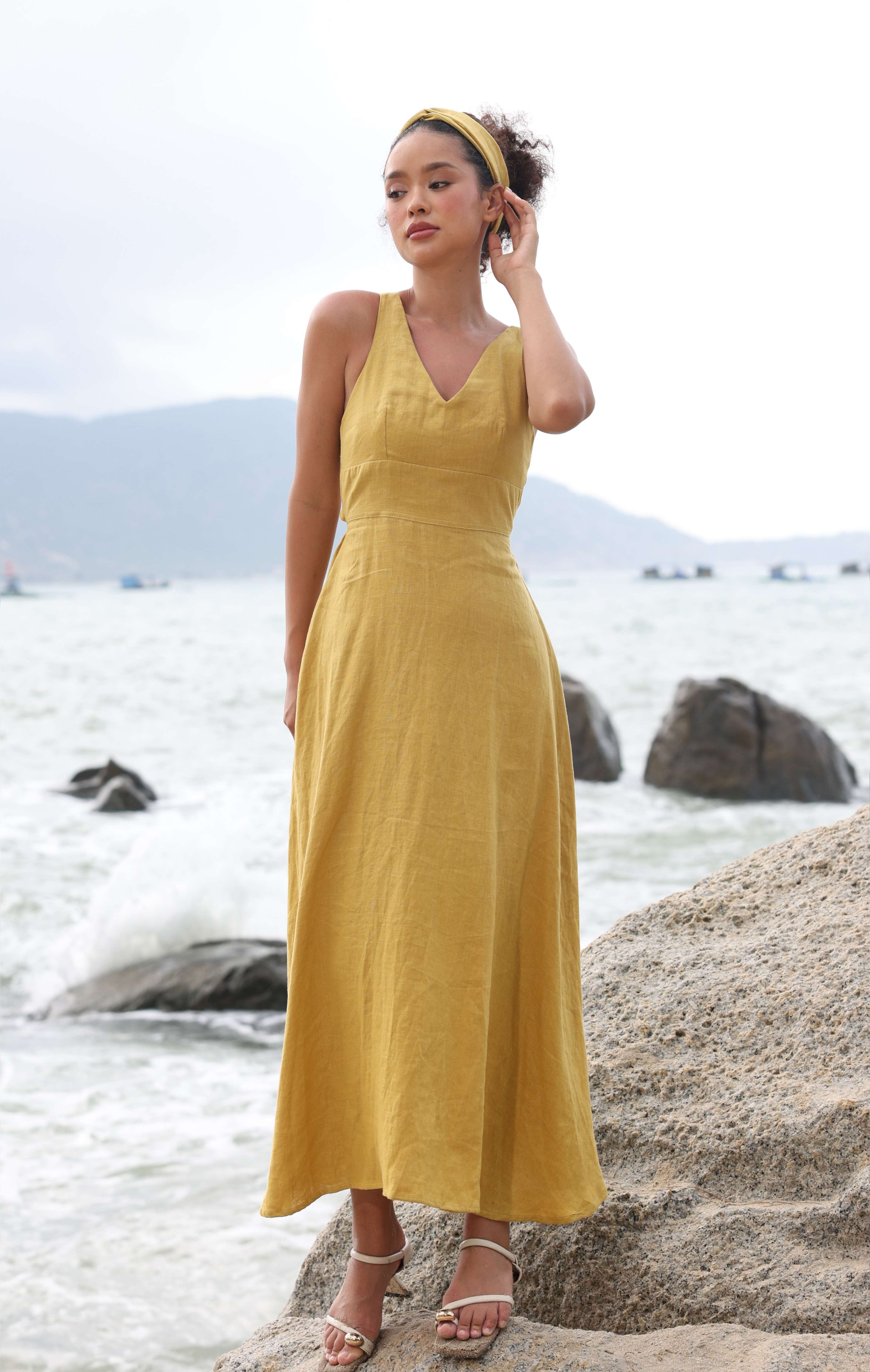 Bow tie back linen dress