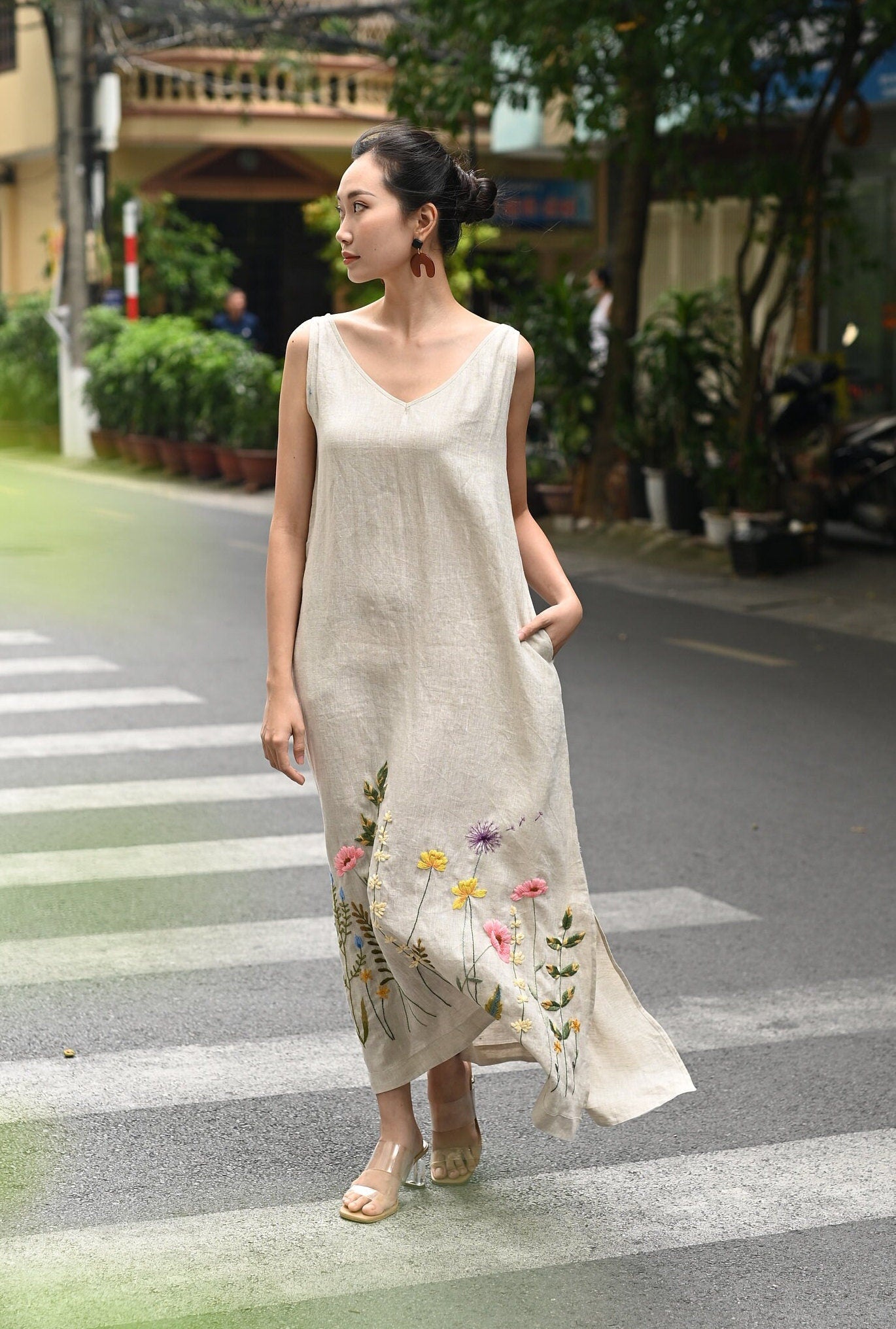 Casual linen dress with embroidery