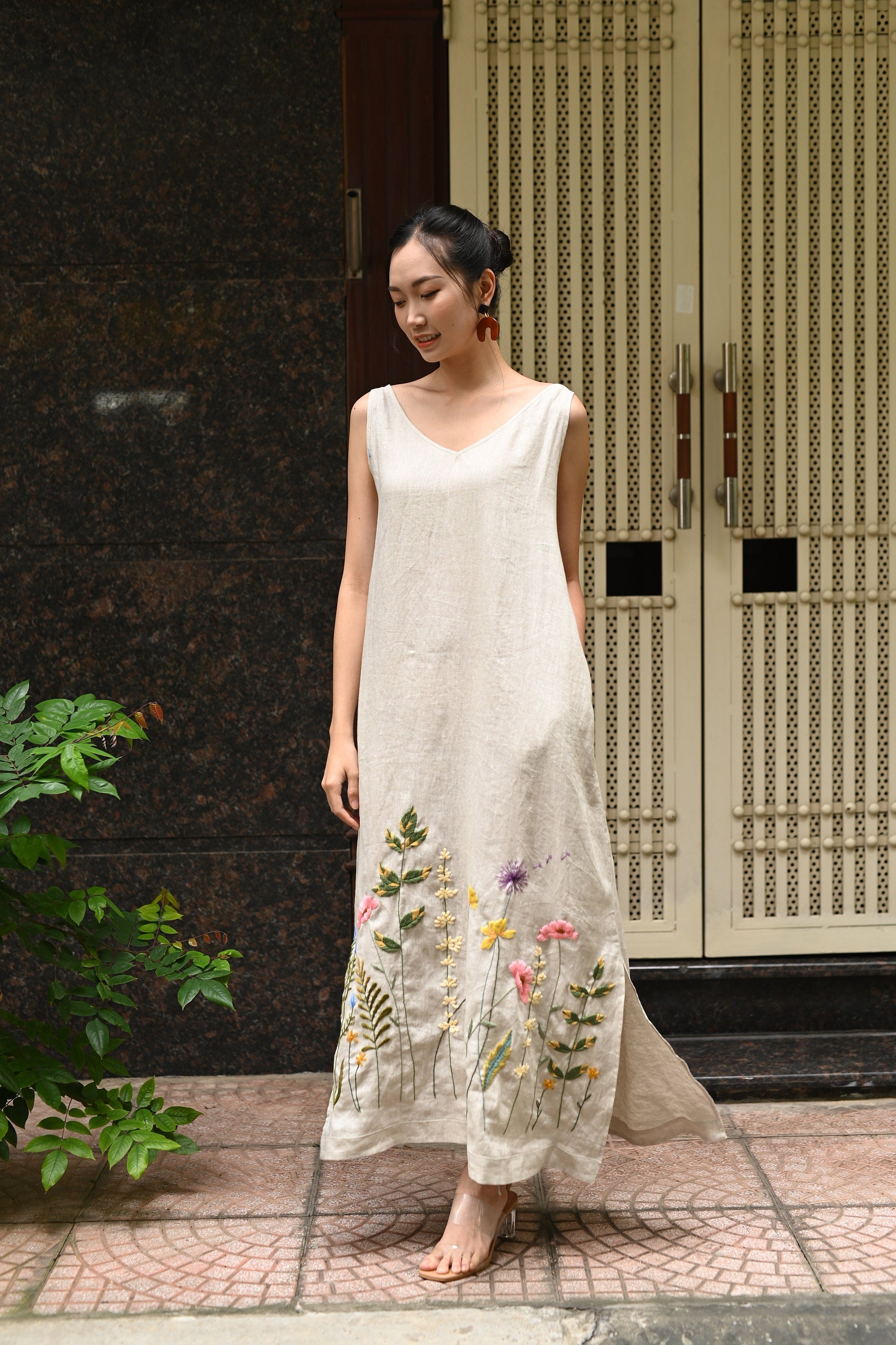 Casual linen dress with embroidery