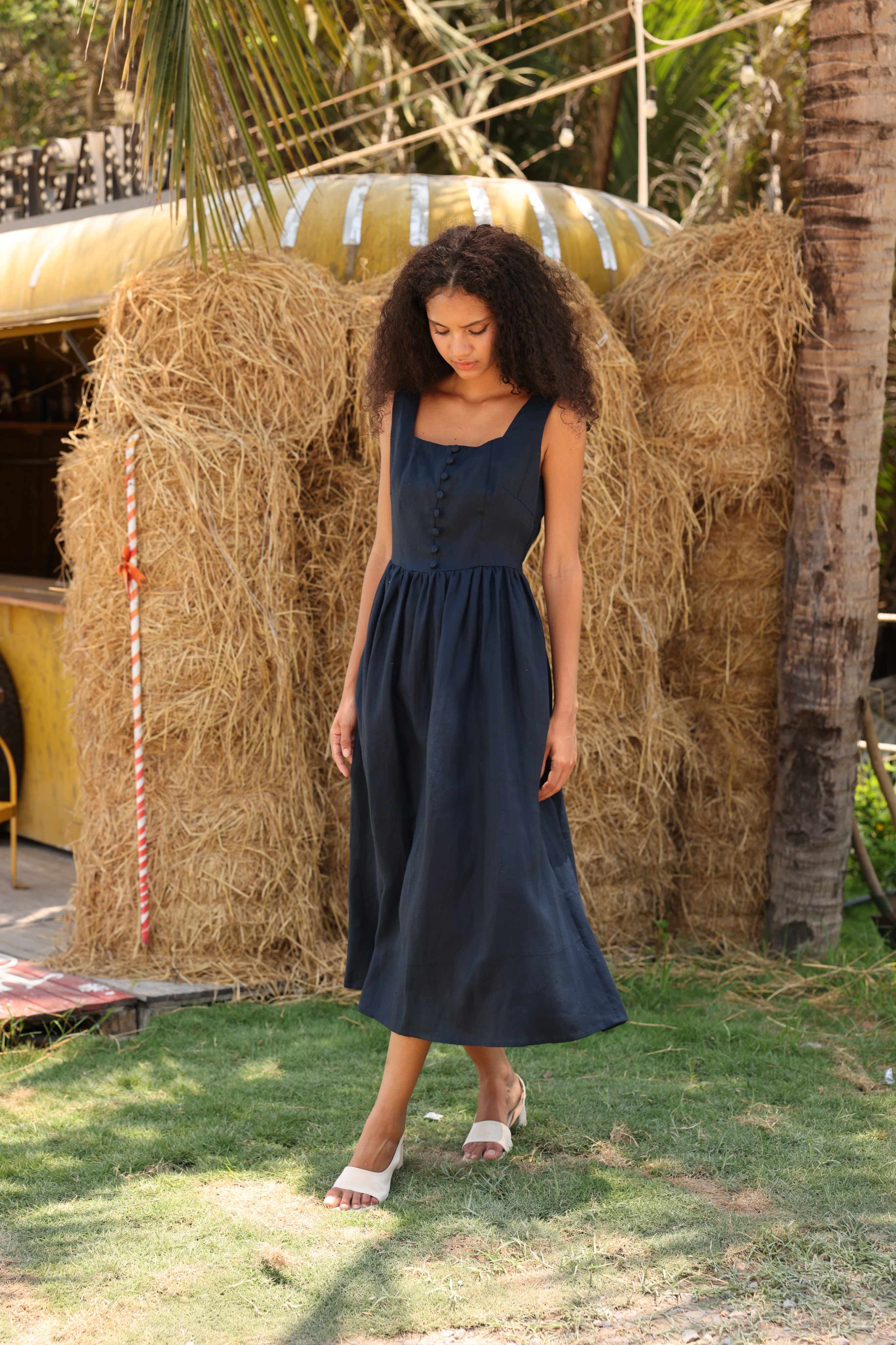 Casual linen sleeveless dress