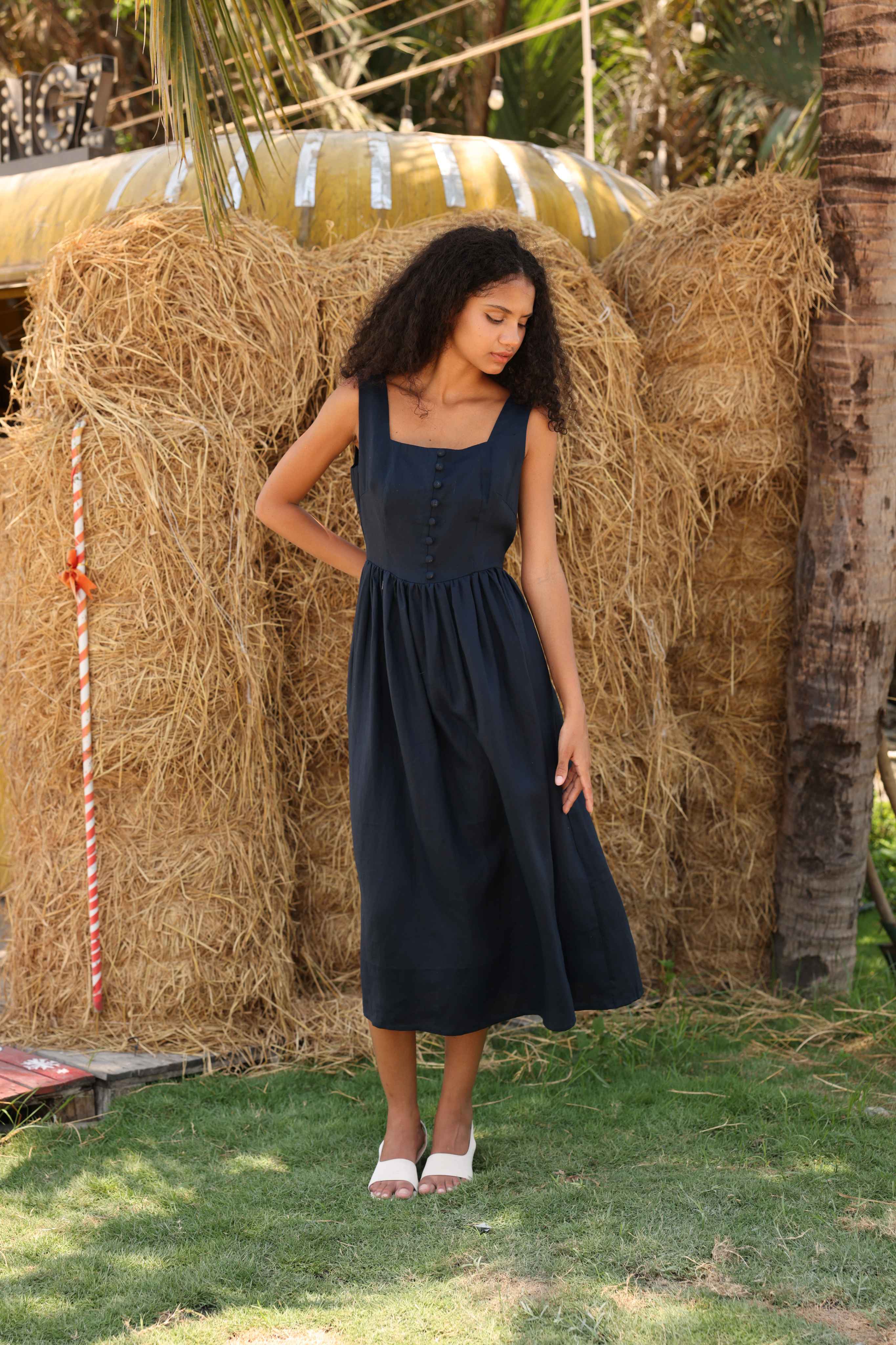 Casual linen sleeveless dress