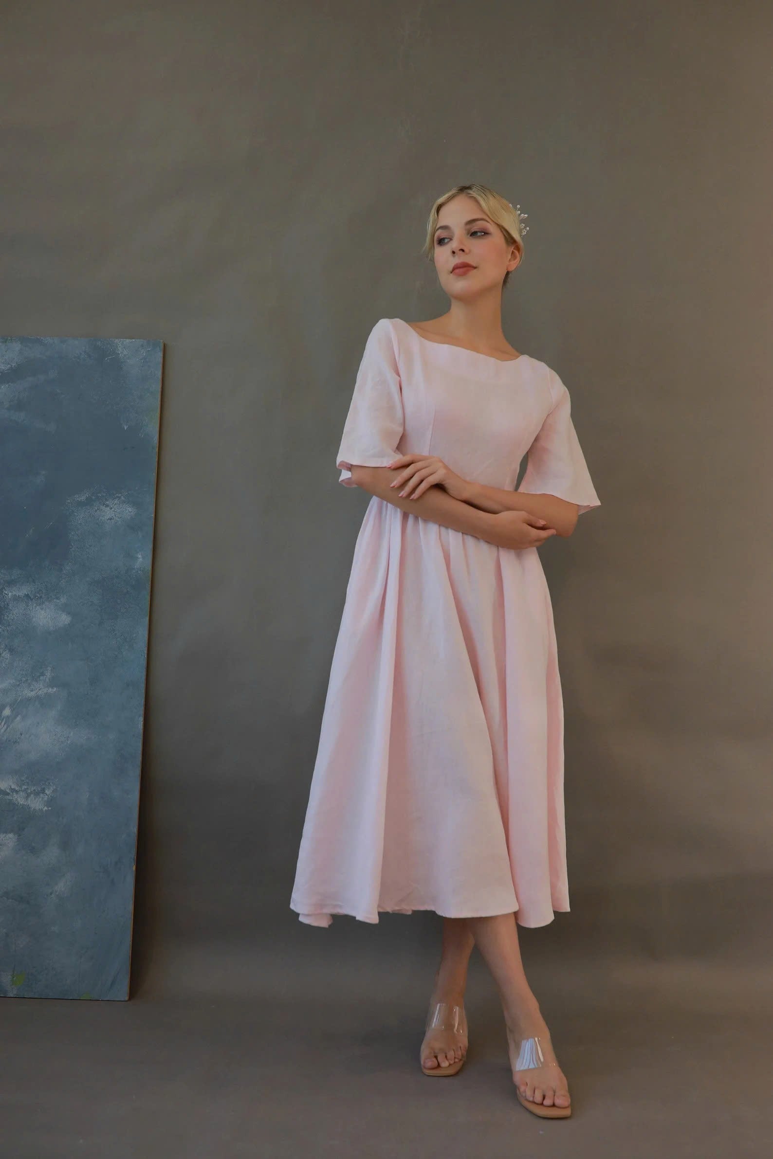 Deep V-back linen dress 