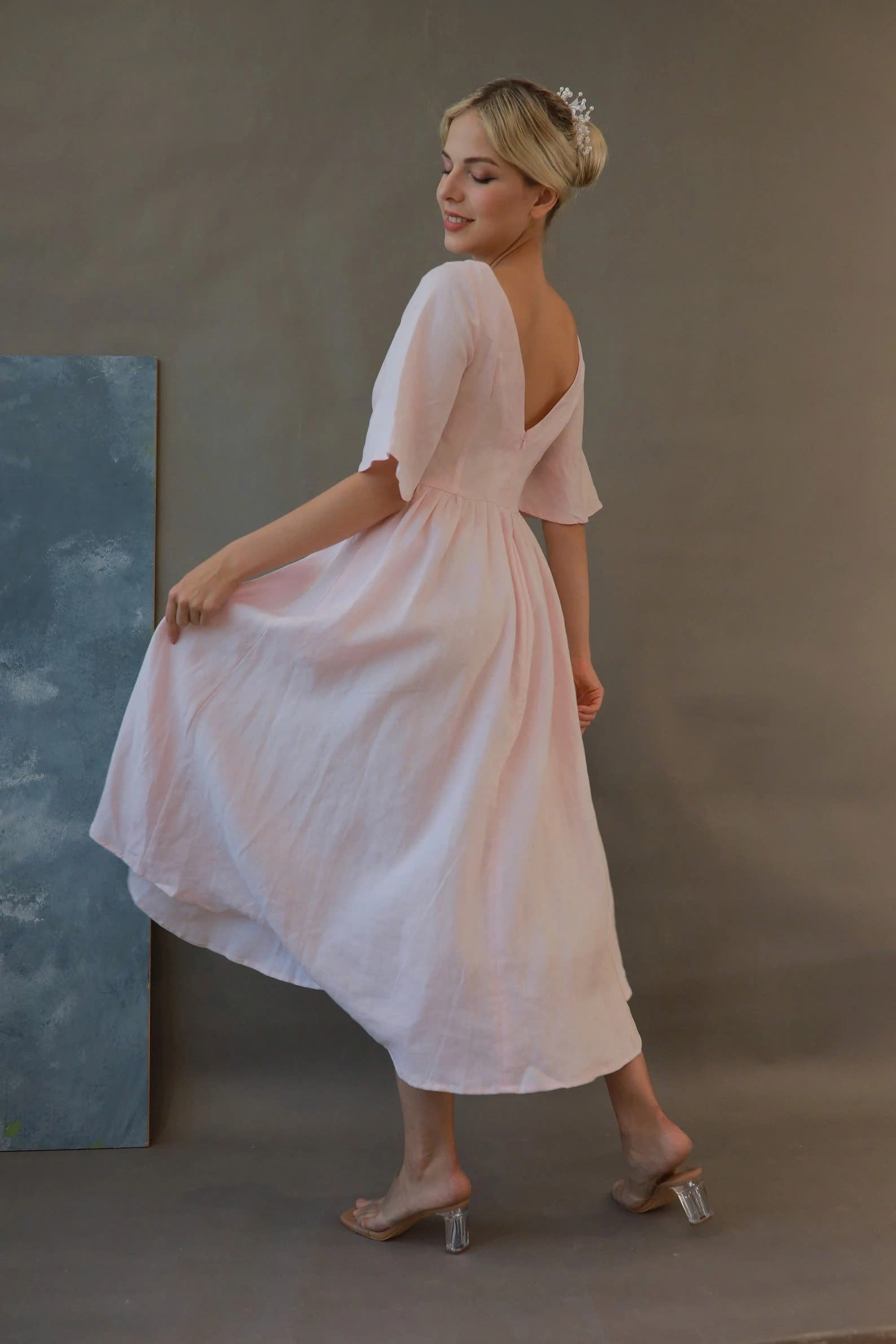 Deep V-back linen dress 