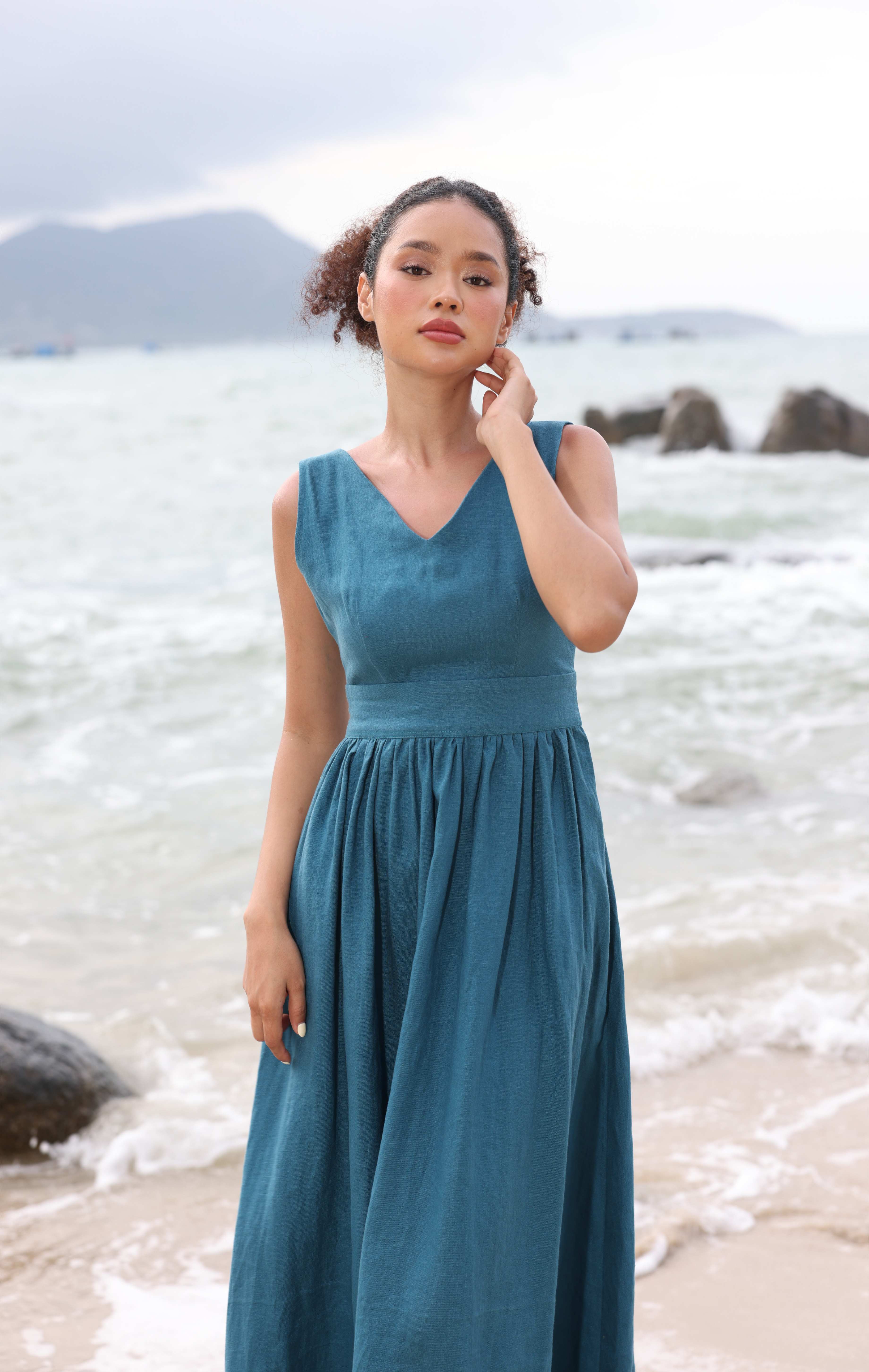 Deep V-back linen summer dress