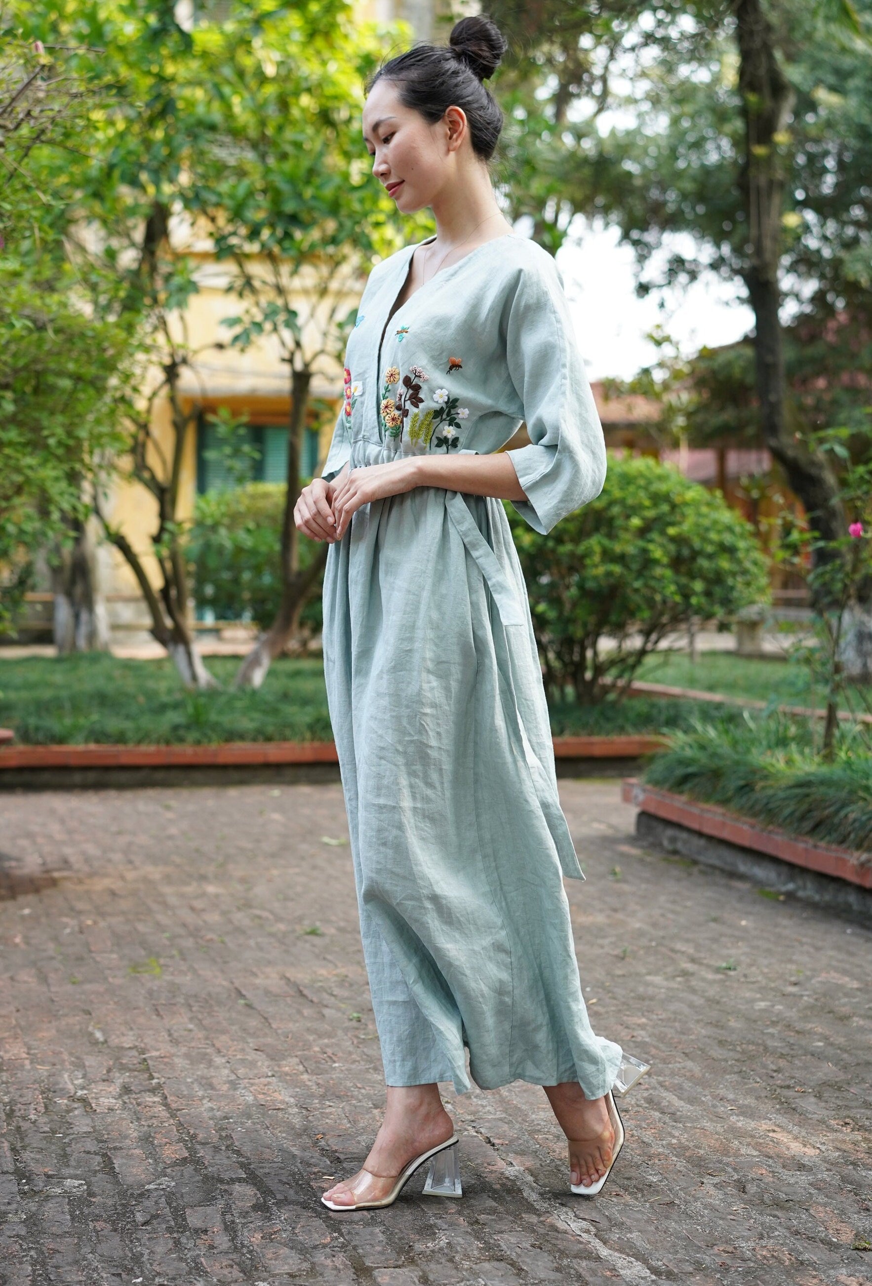 Embroidered drawstring waist dress