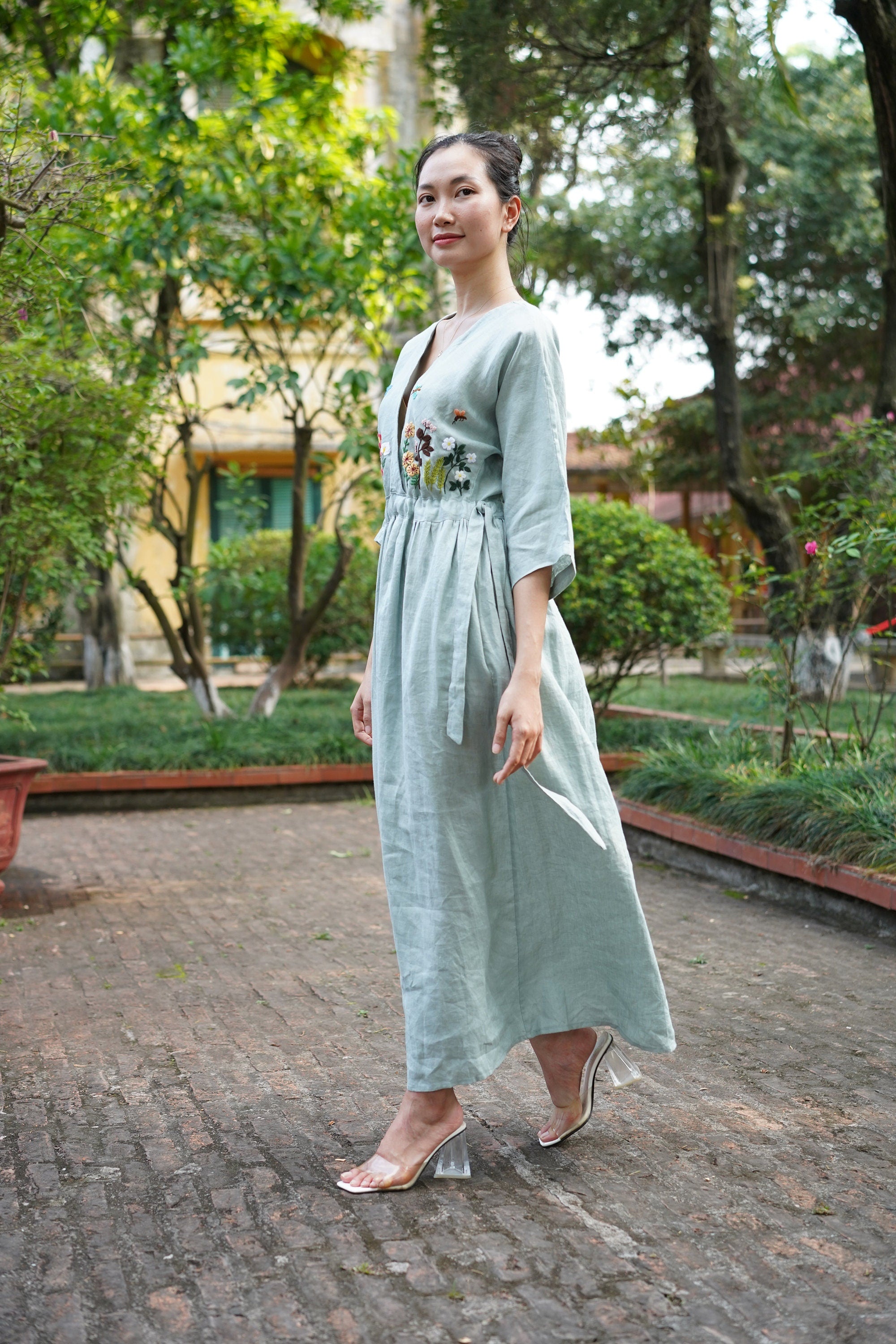 Embroidered drawstring waist dress