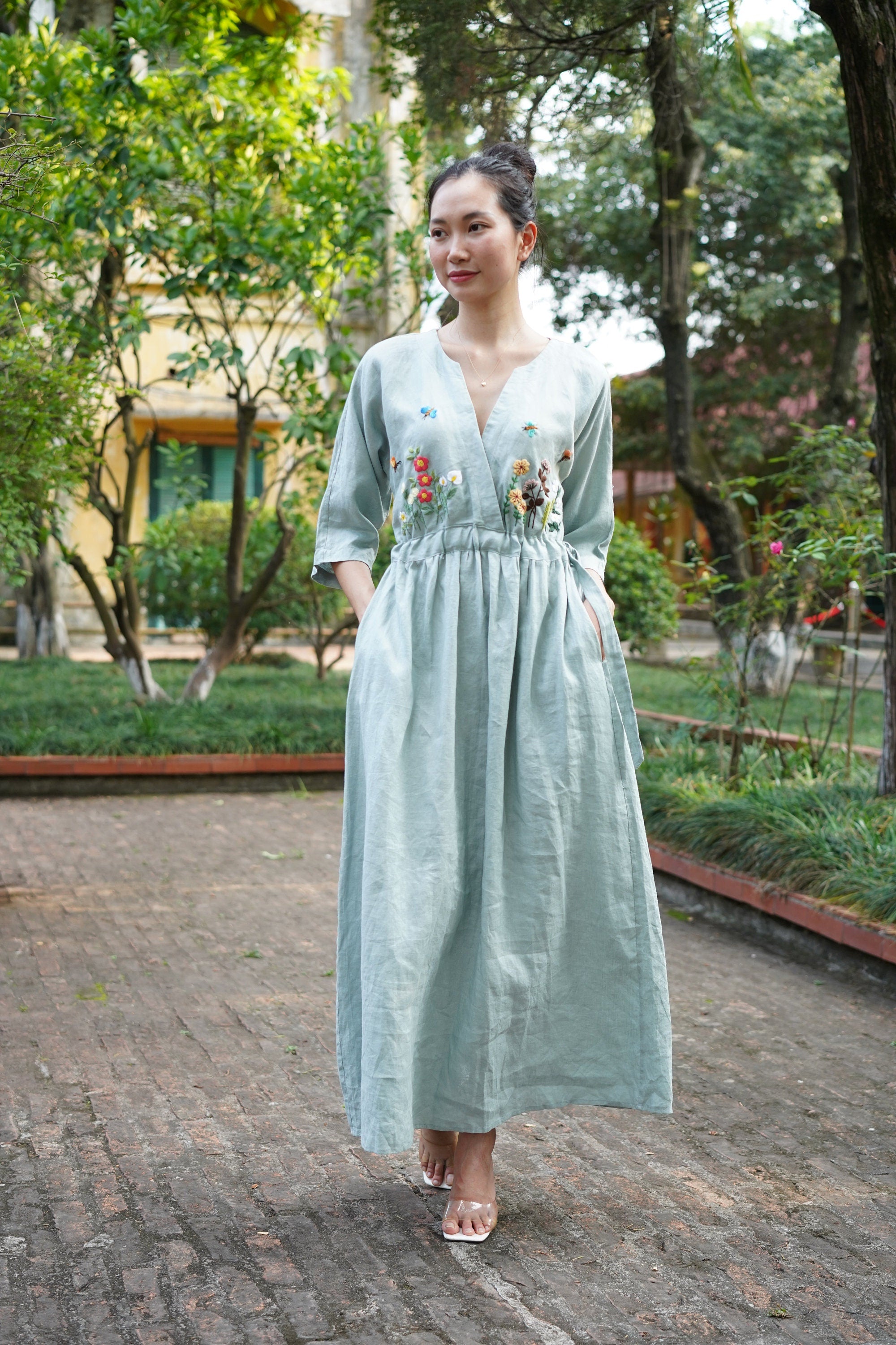 Embroidered drawstring waist dress