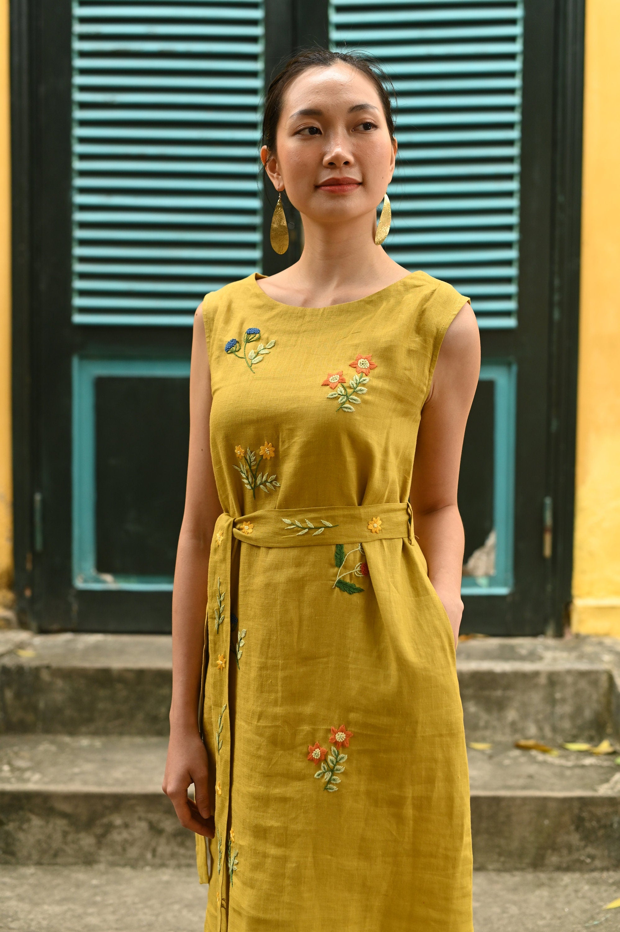 embroidered sleeveless linen dress