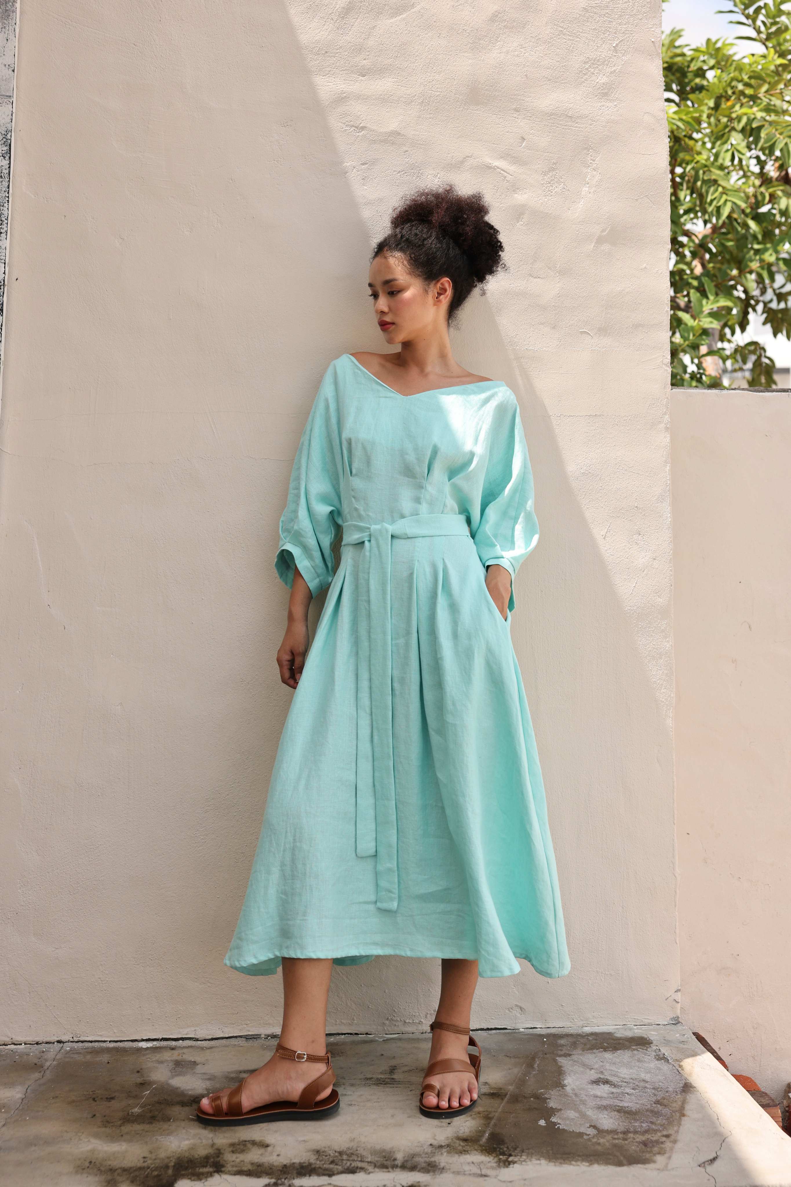 Linen dress with detachable belt