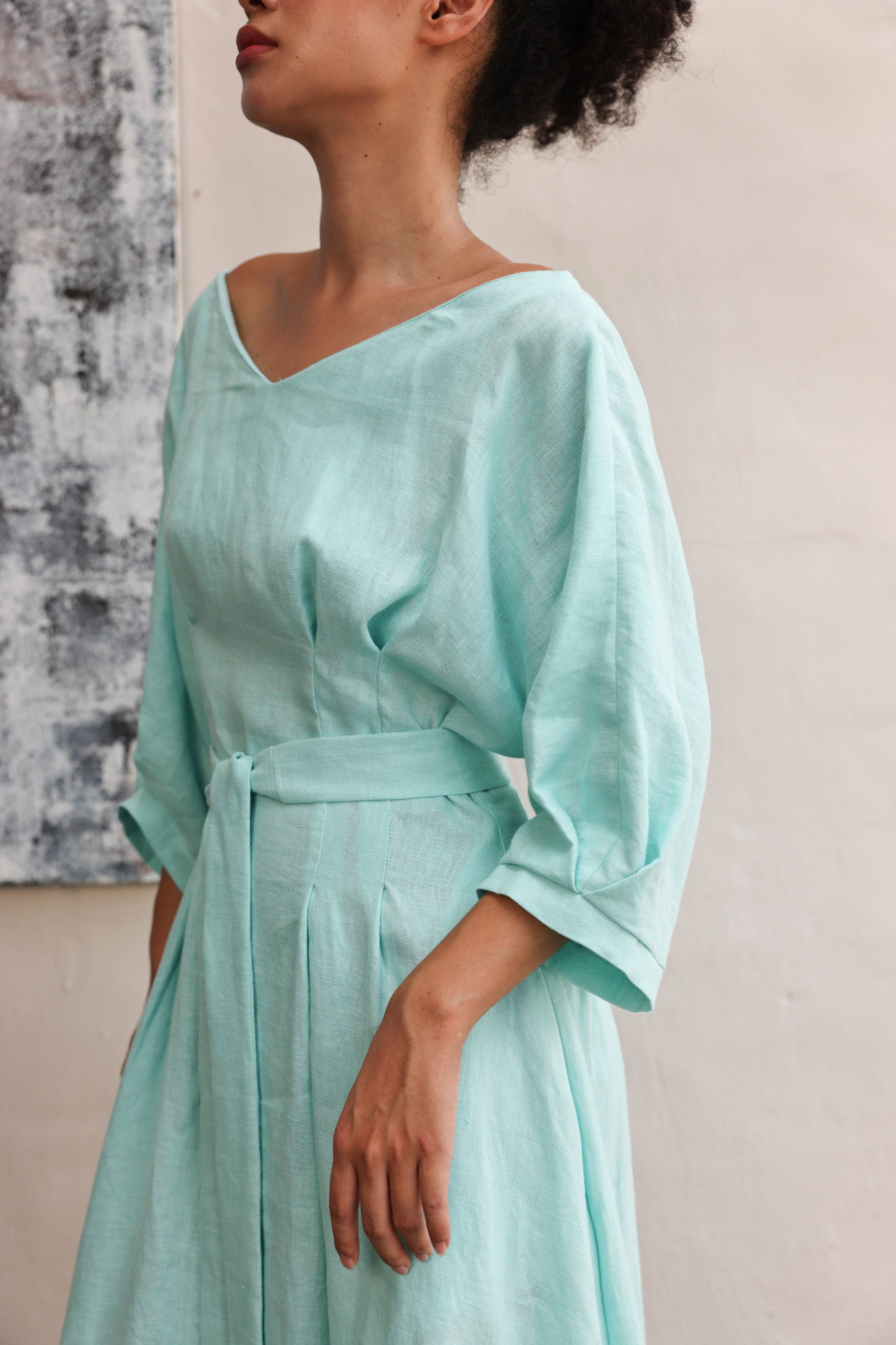 Linen dress with detachable belt