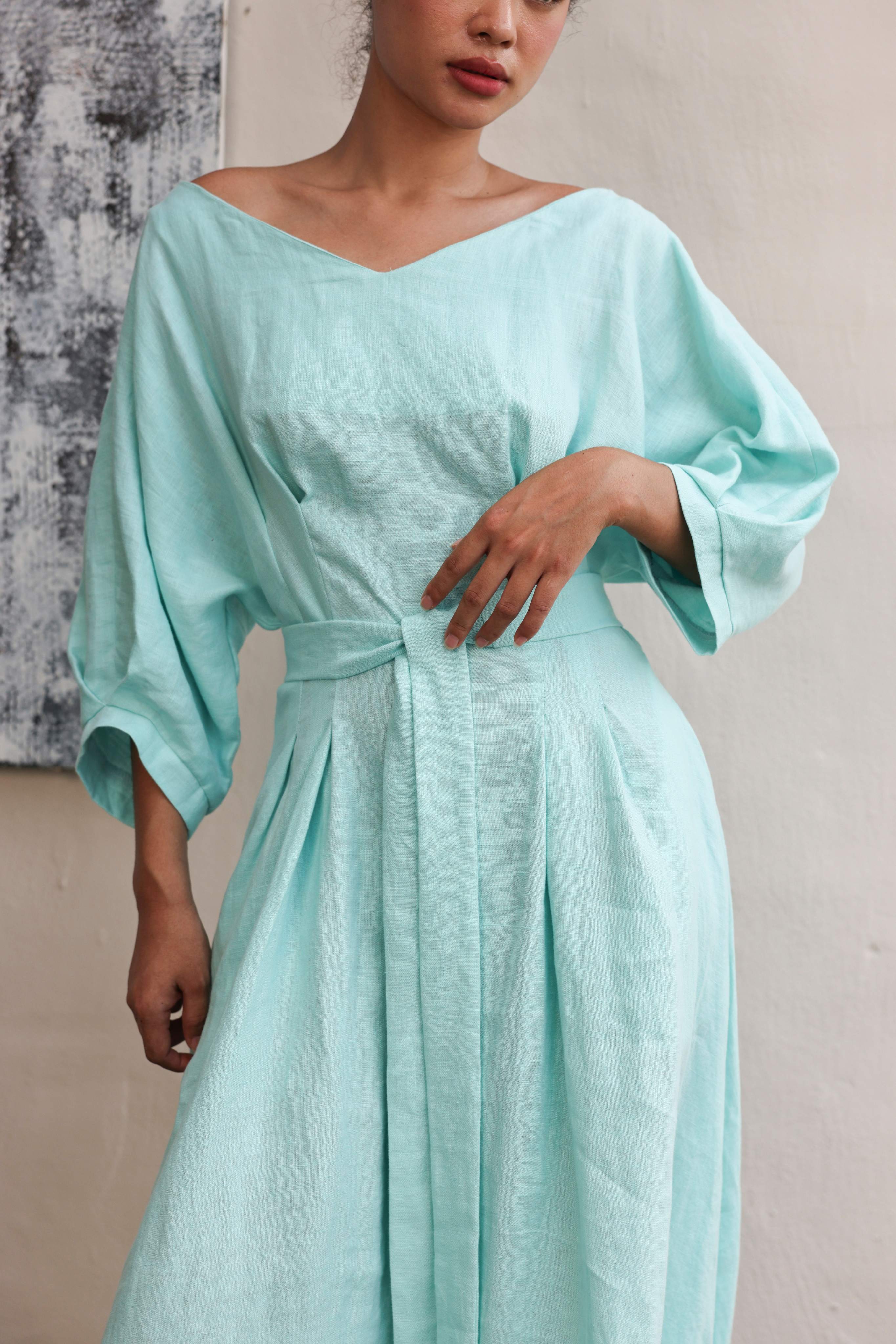 Linen dress with detachable belt