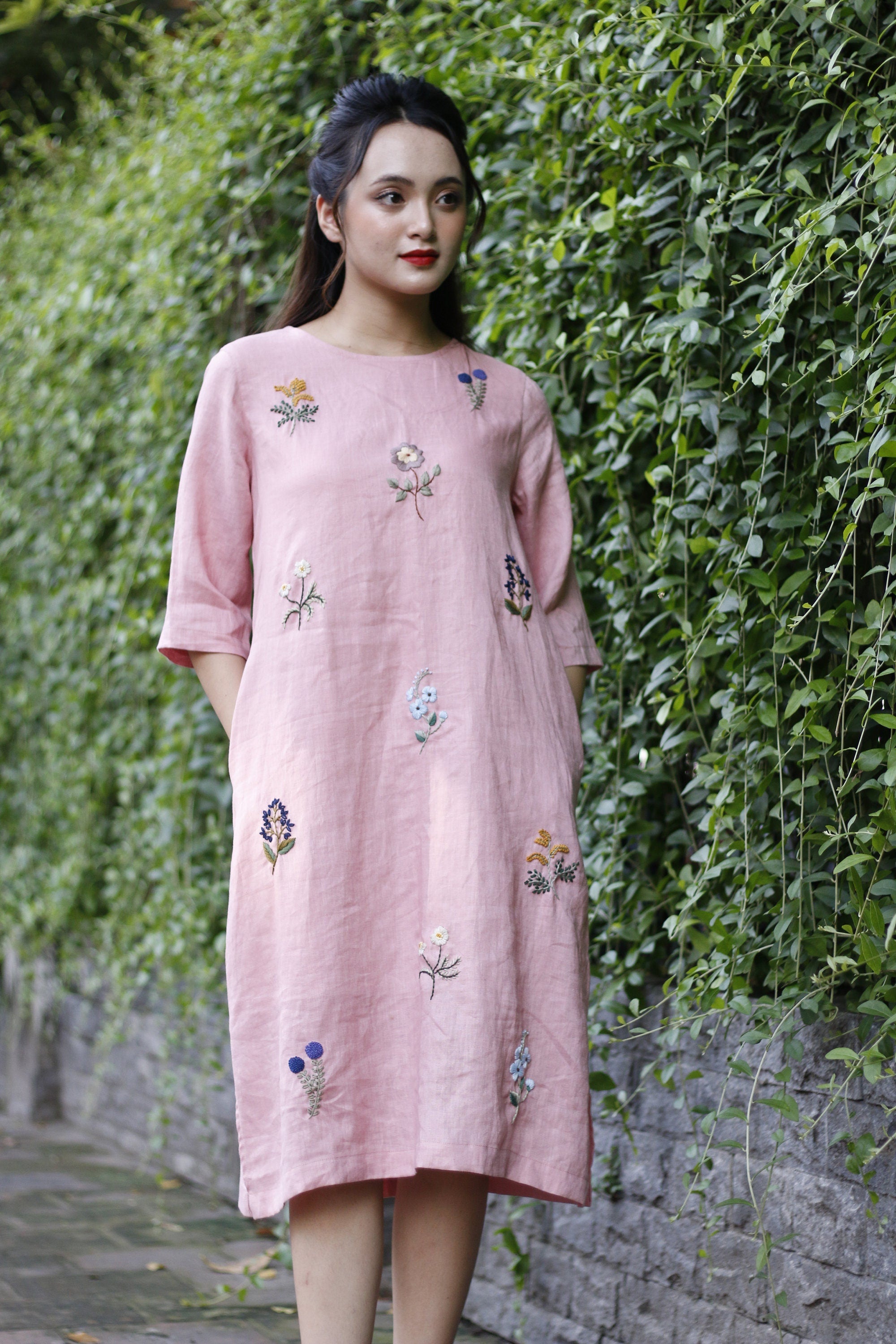 Linen shift dress with embroidery