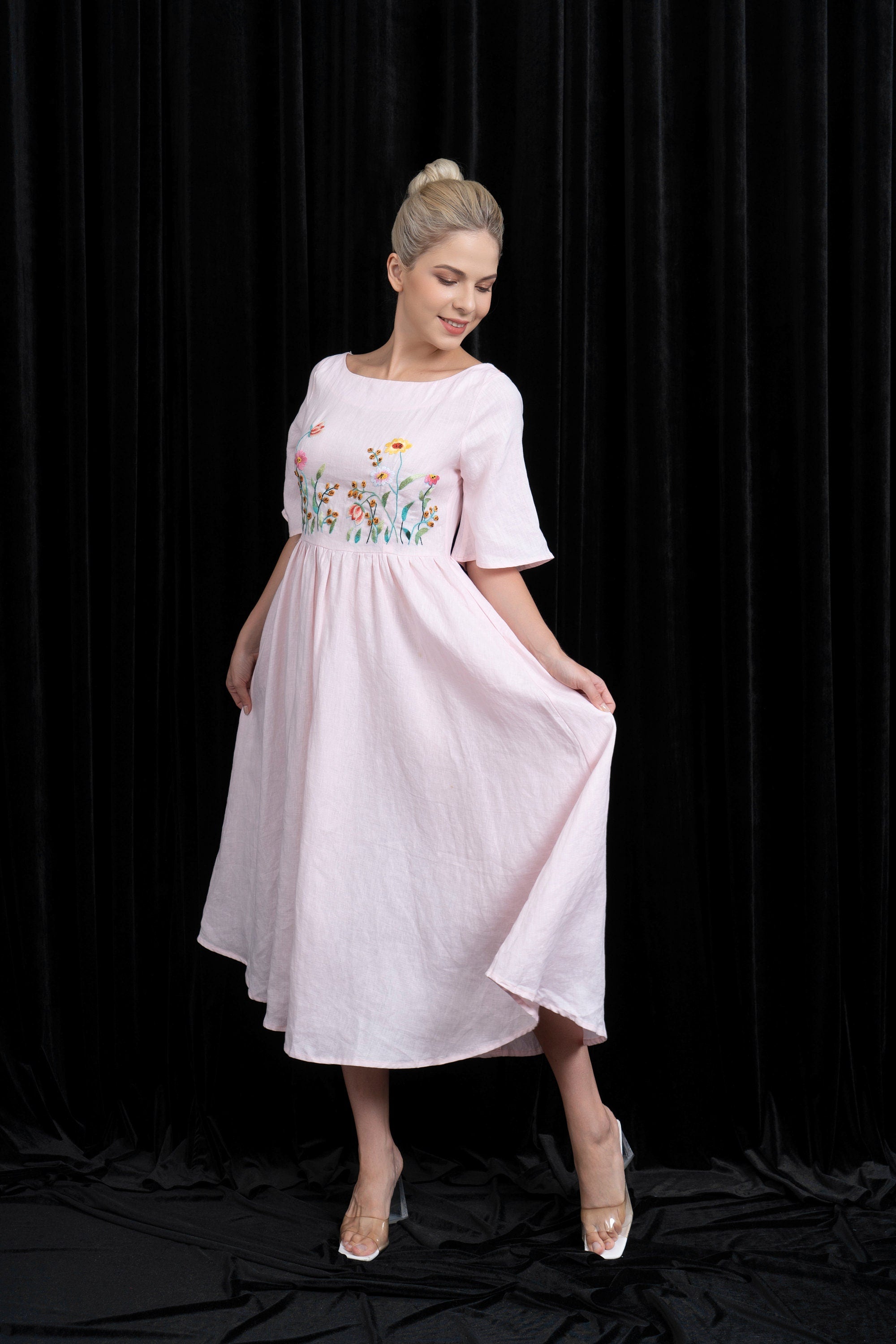 Linen summer dress with embroidery