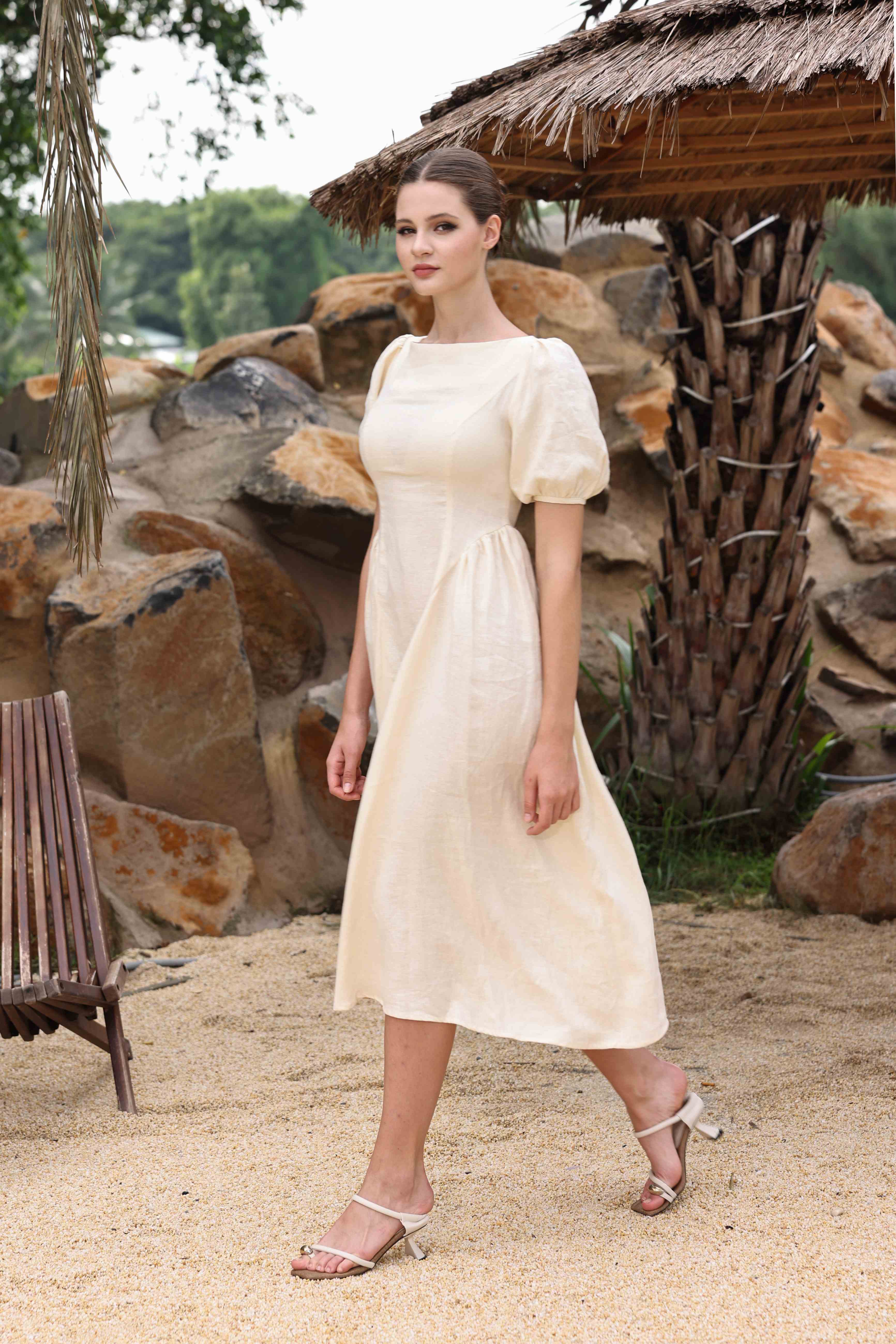 Minimalist puff sleeve midi dress
