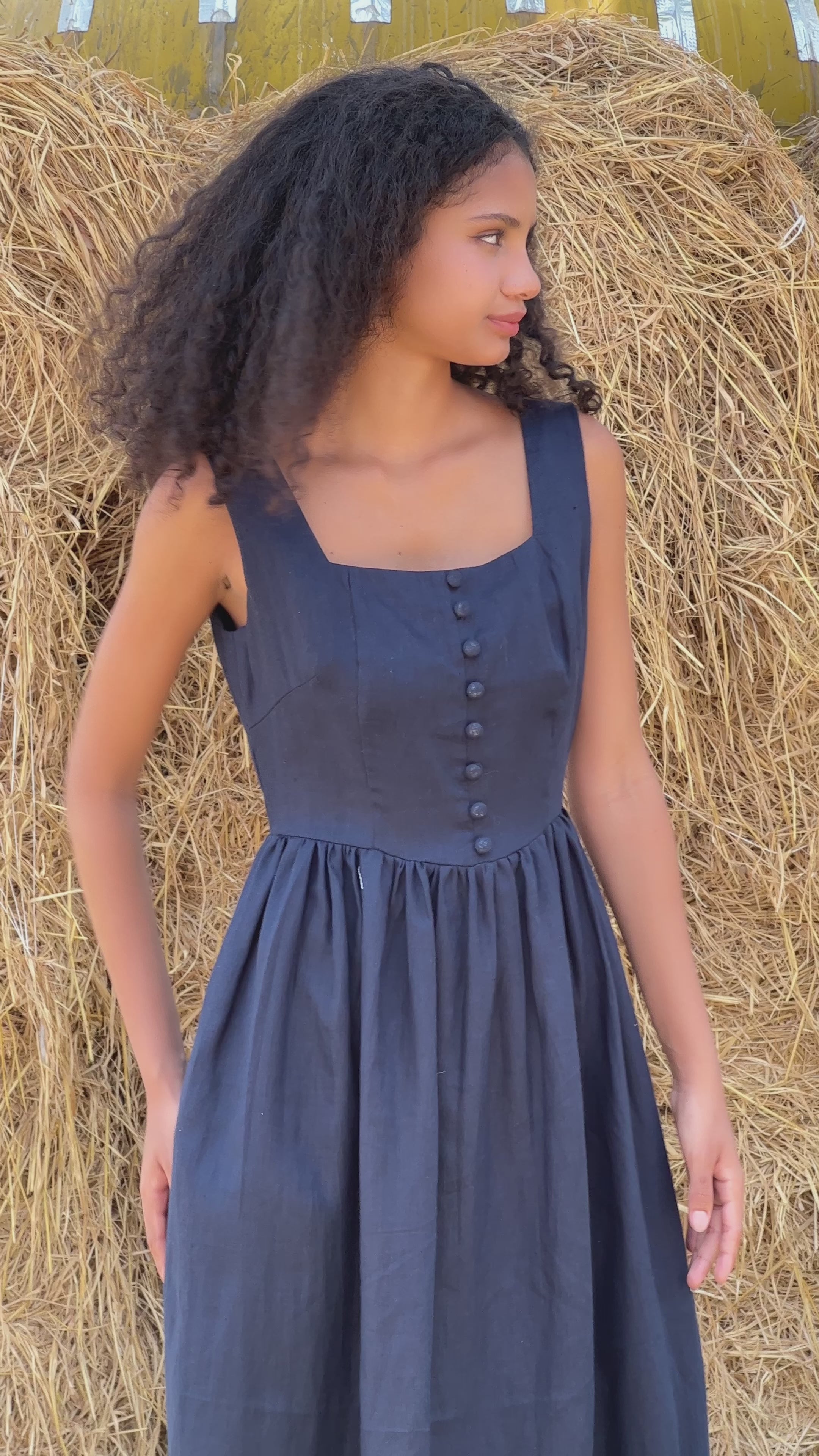 Casual linen sleeveless dress