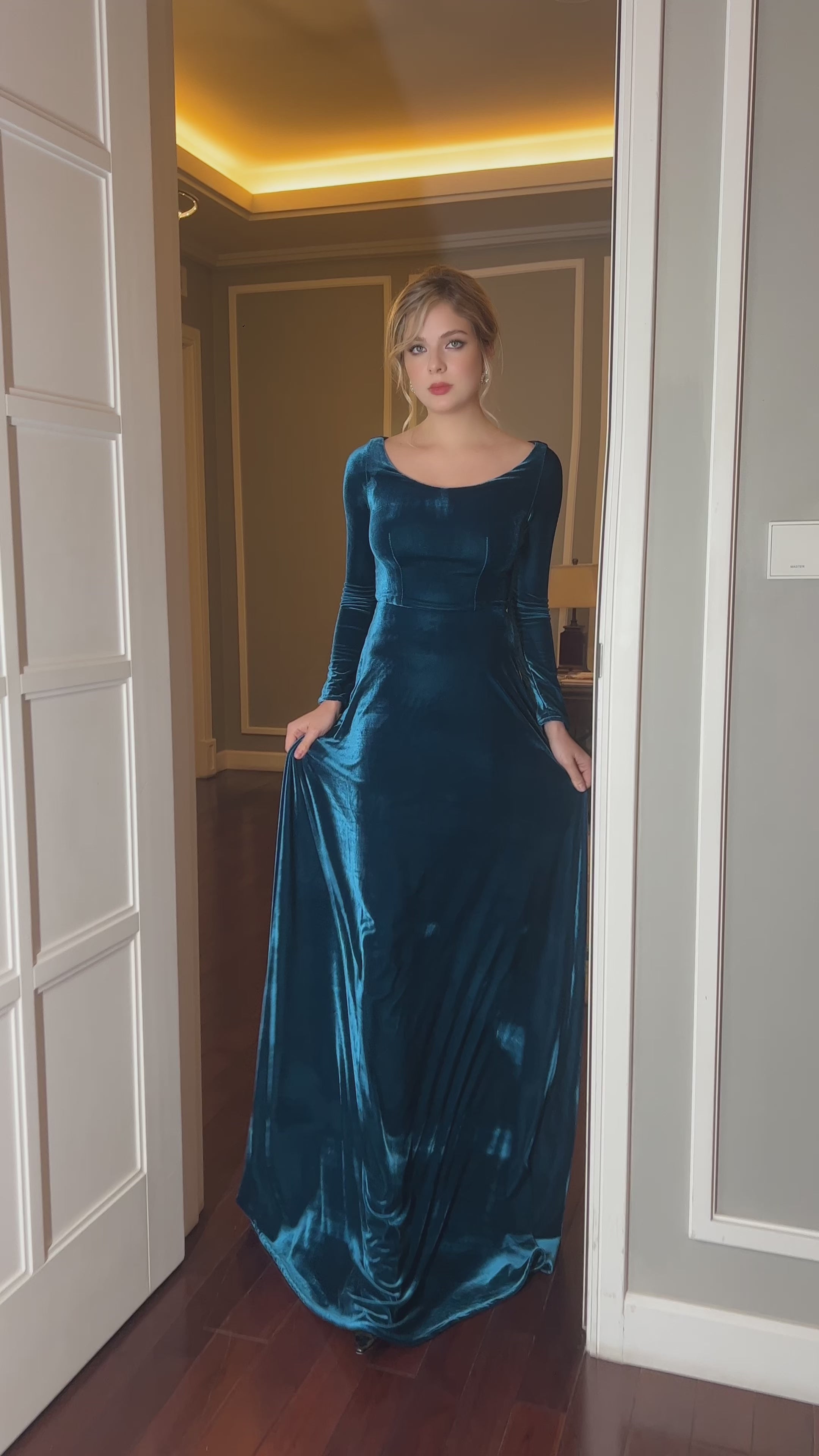 Scoop neck blue velvet dress