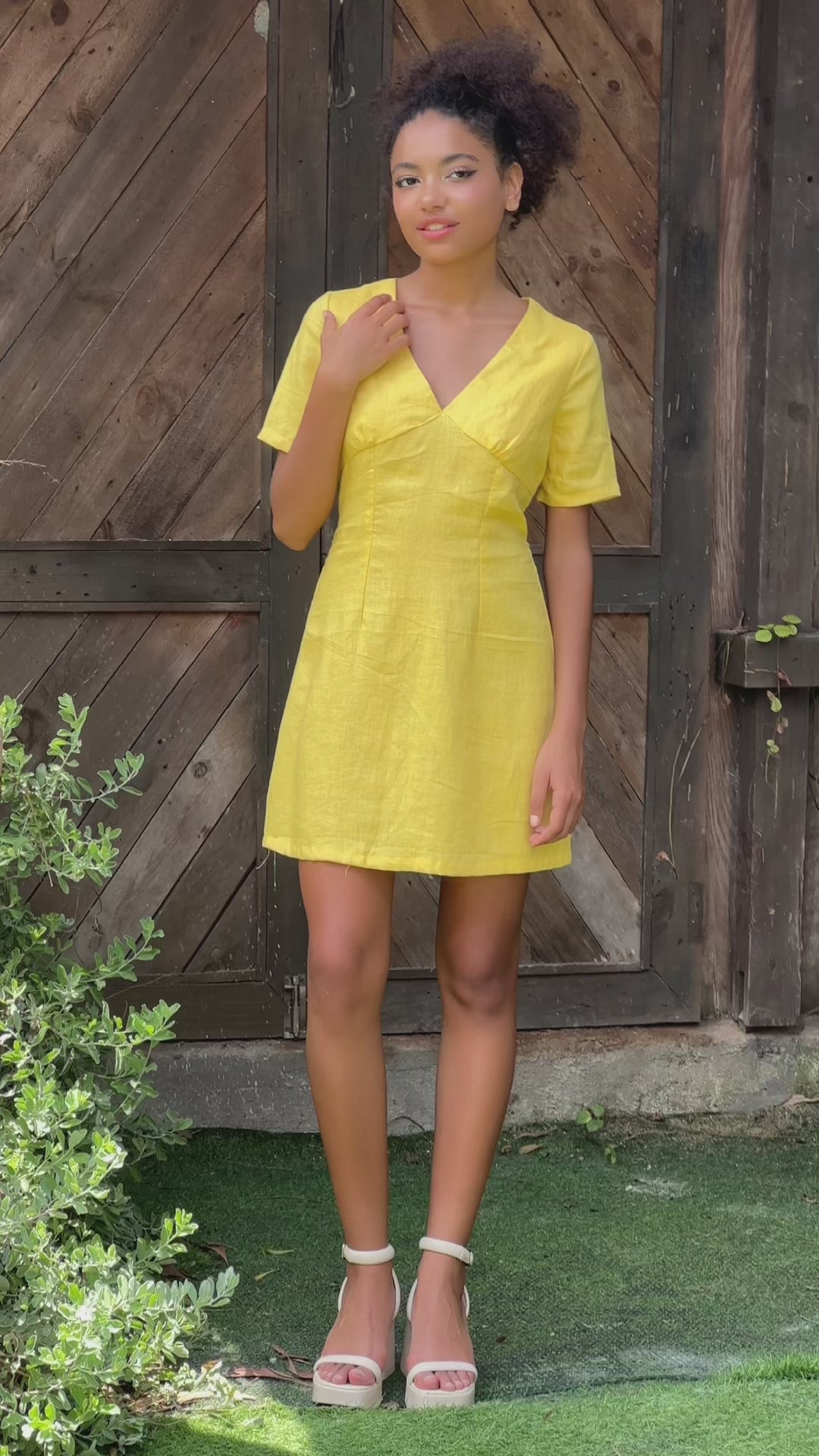 V-neck linen short dress