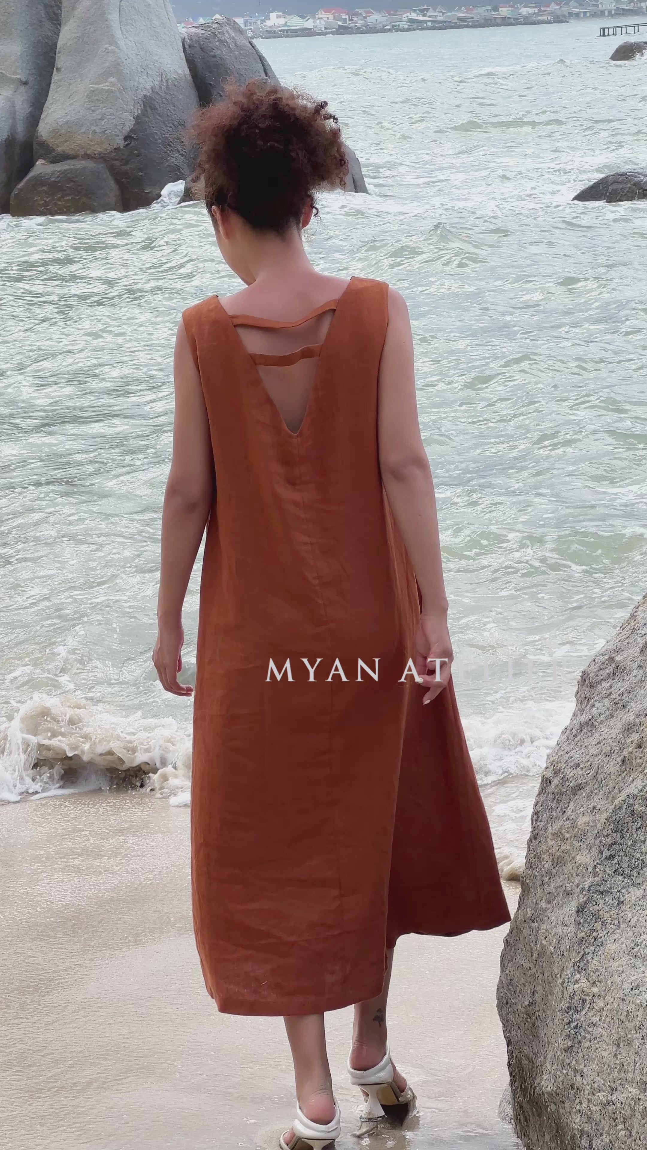 Sleeveless straight linen dress