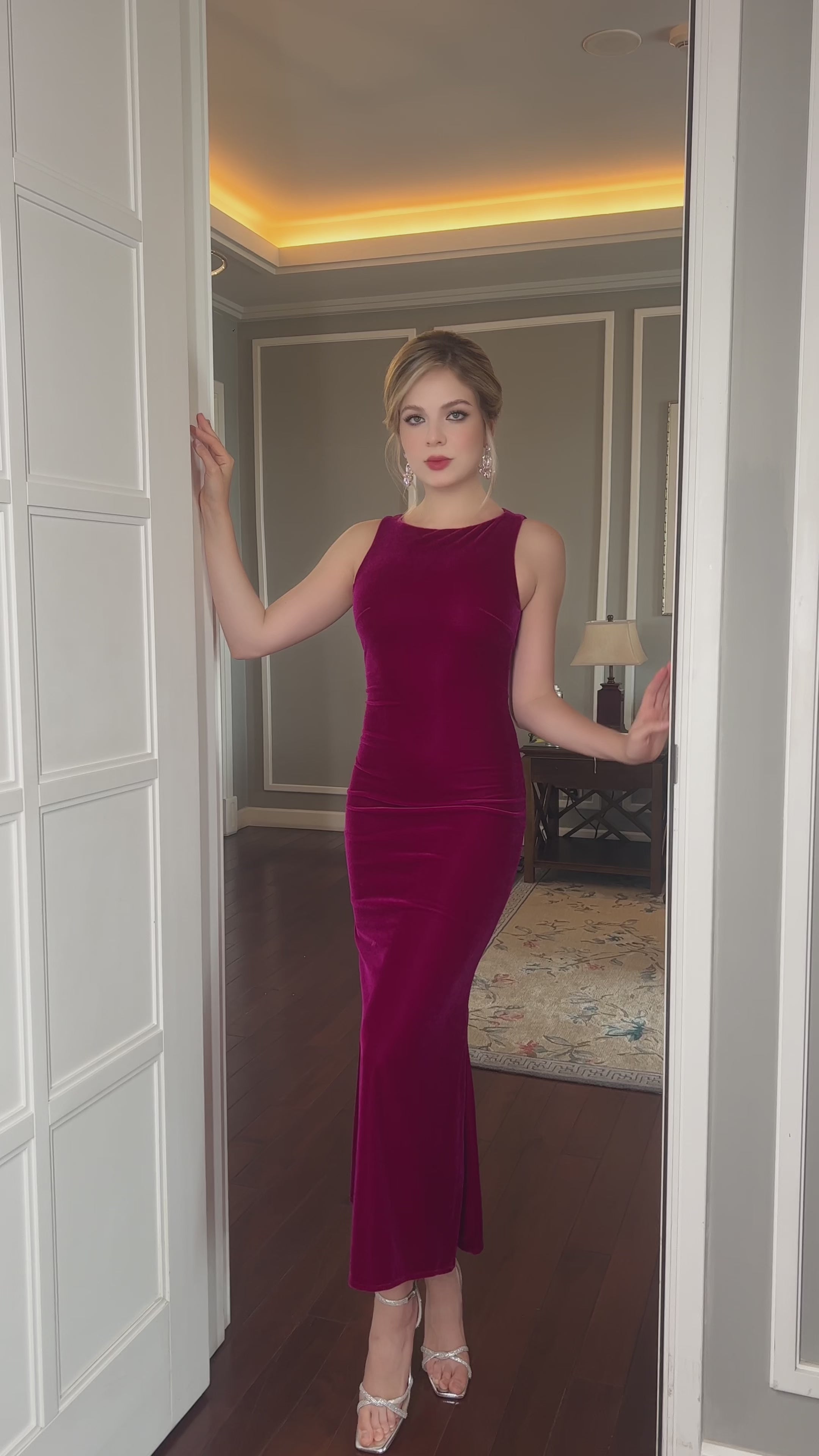 Sleeveless velvet dress
