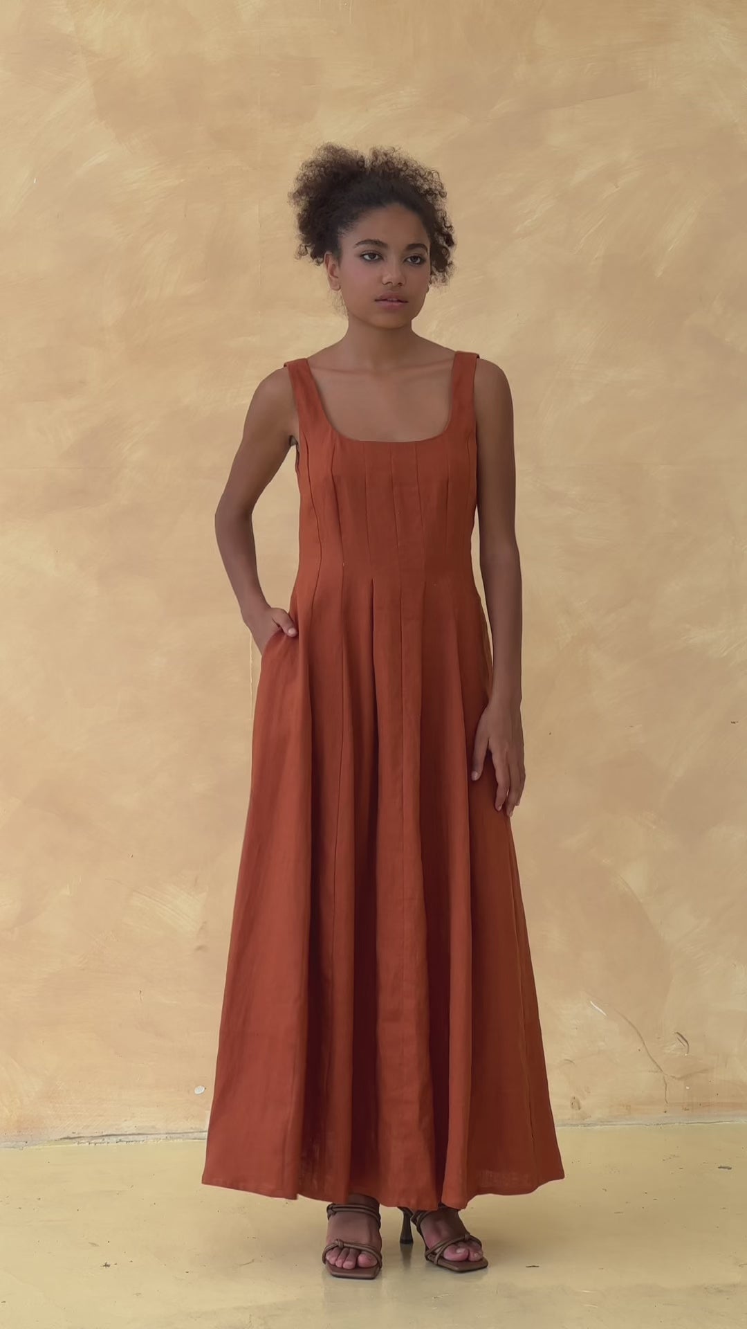 Sleeveless linen long dress