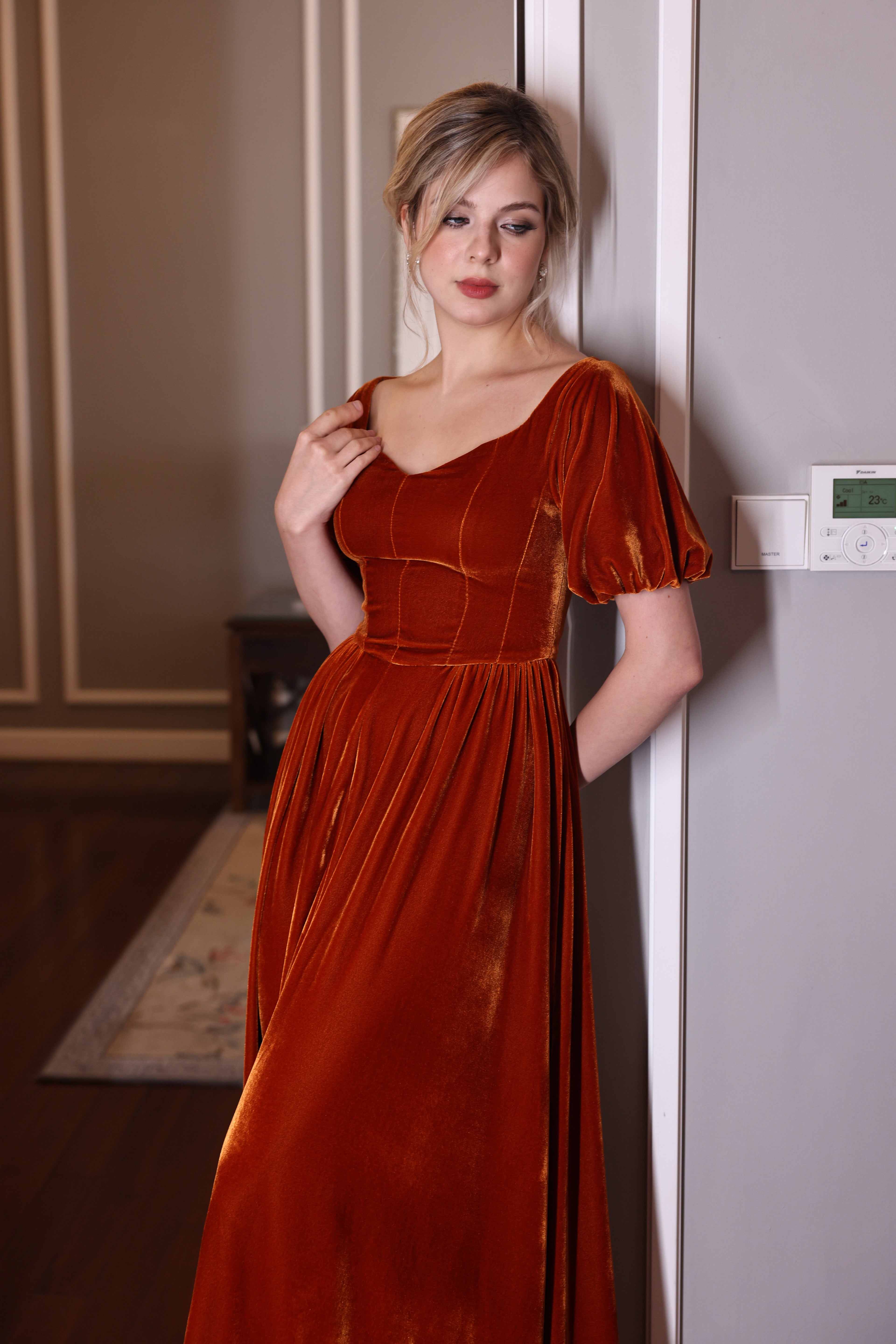 puff sleeve velvet dress