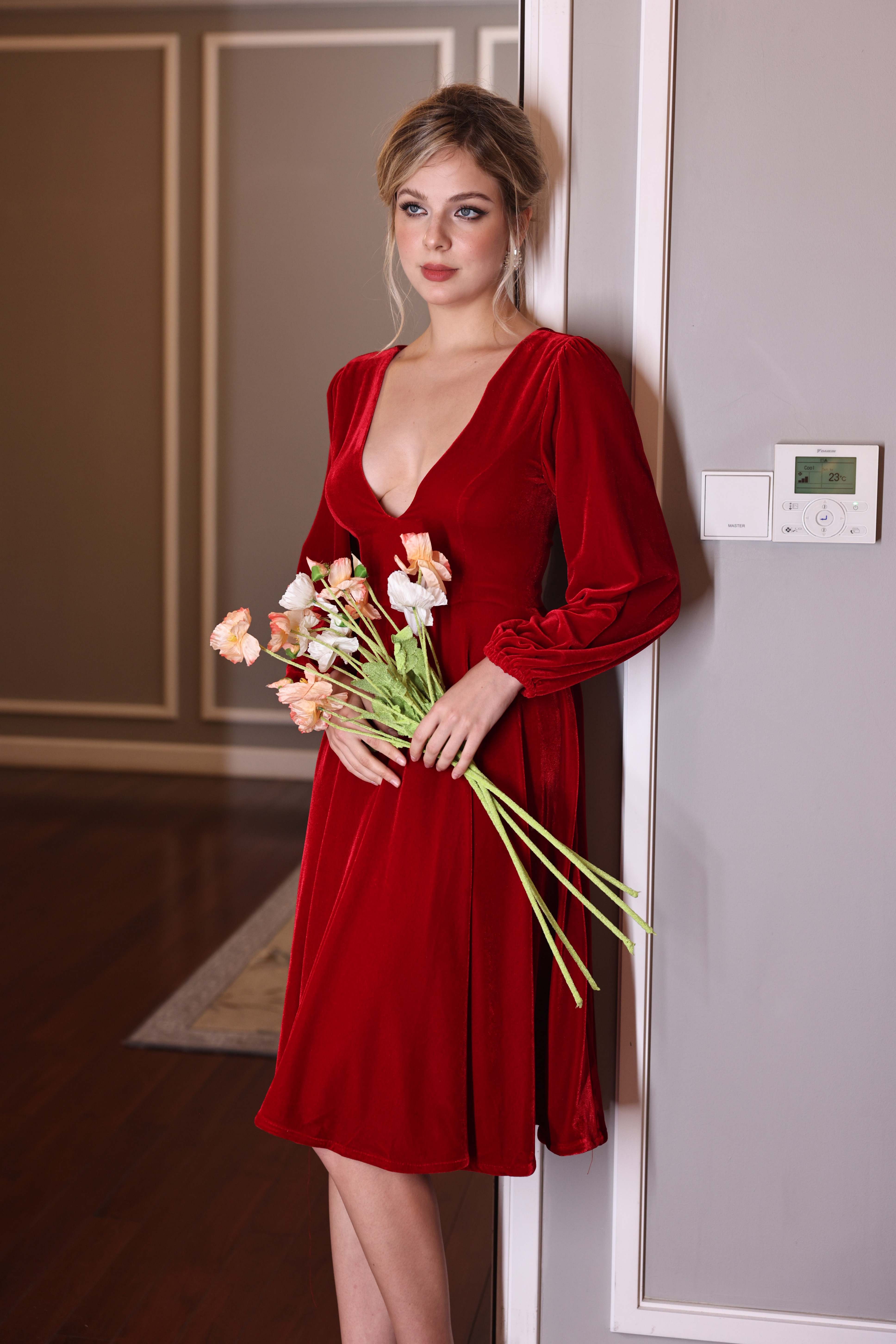 Red velvet christmas party dress JENNIE MYAN ATELIER Red velvet christmas party dress JENNIE MYAN ATELIER