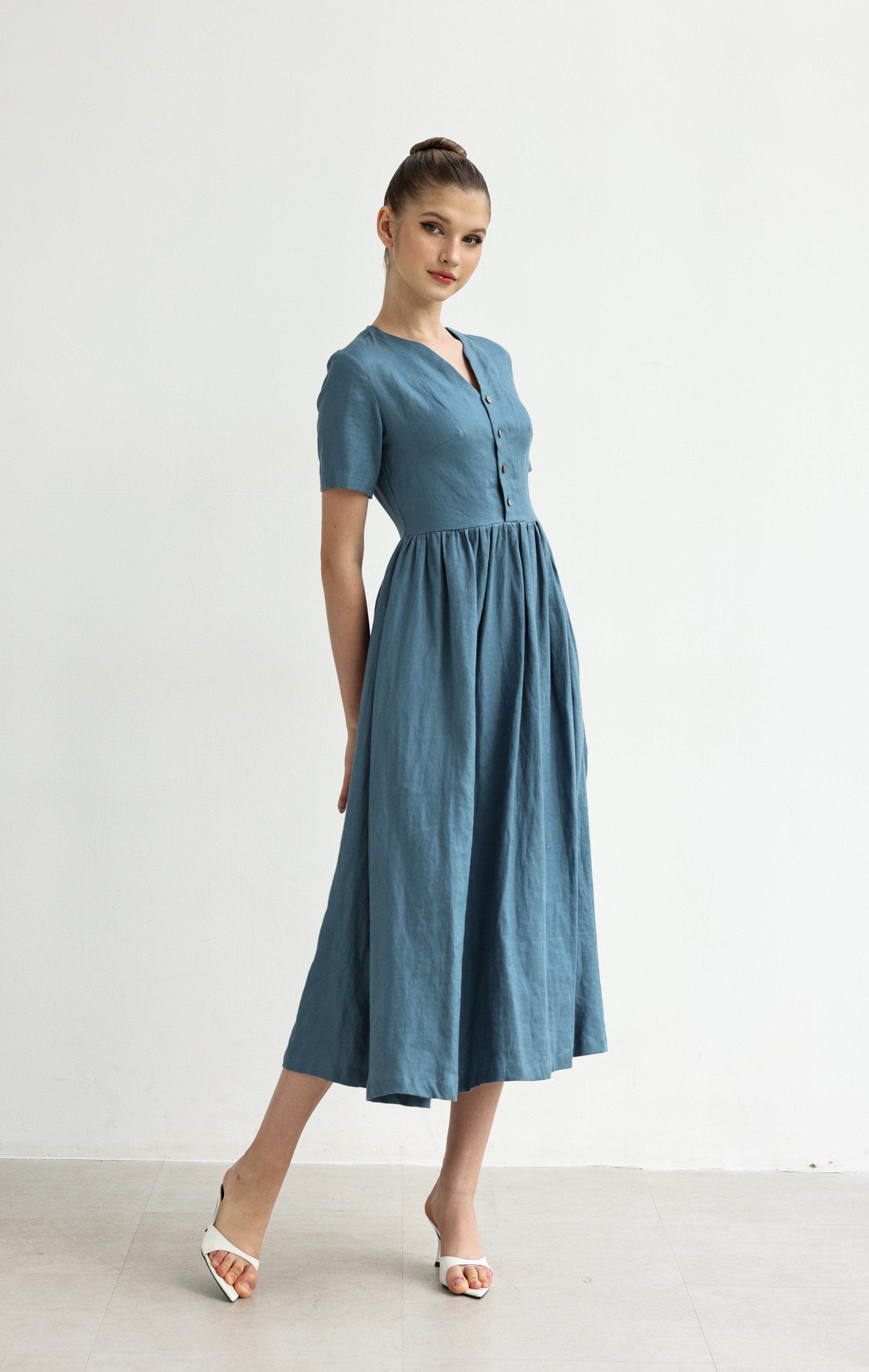 Short sleeve V-neck linen dress