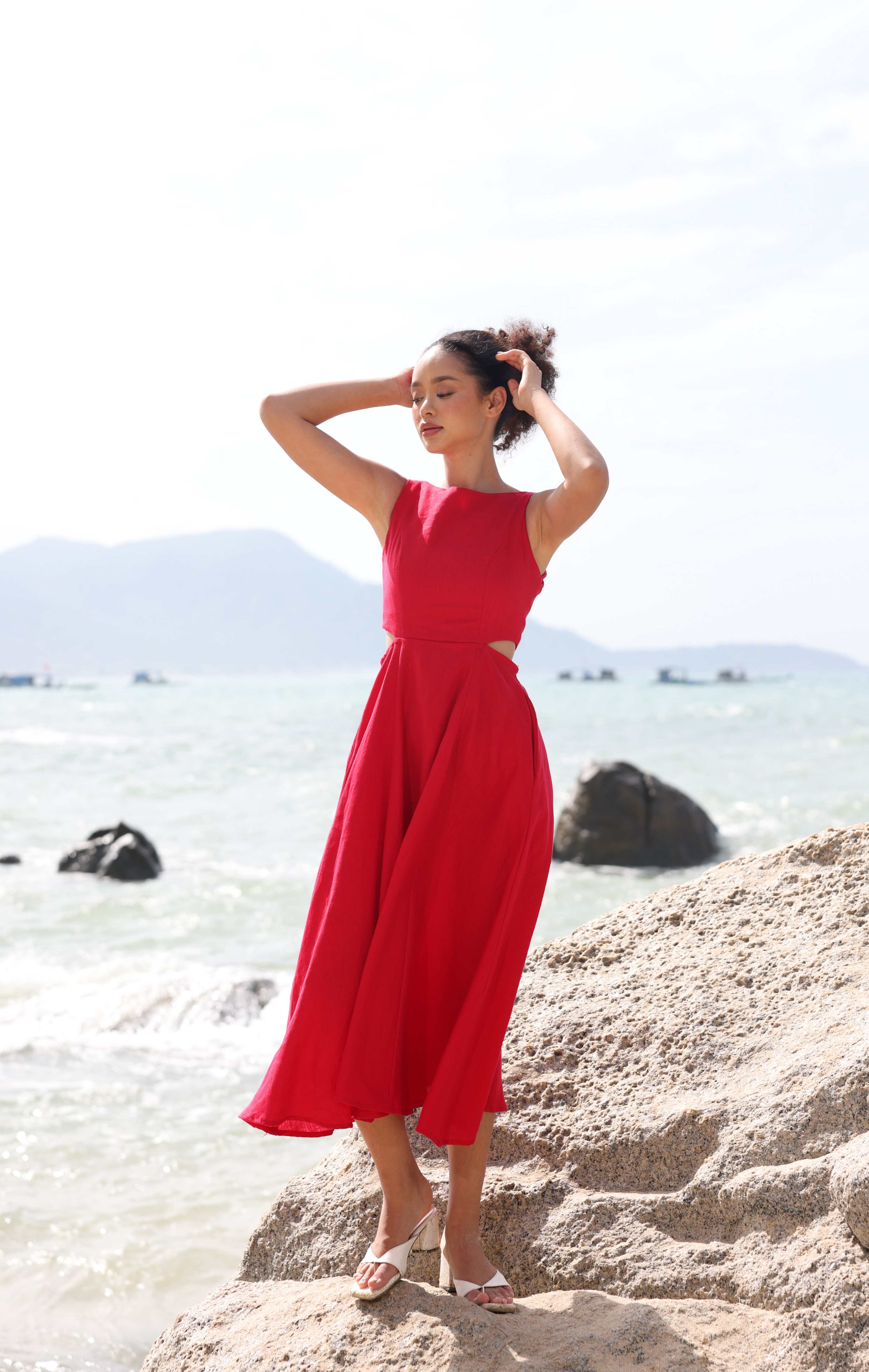 Side cut-out linen dress