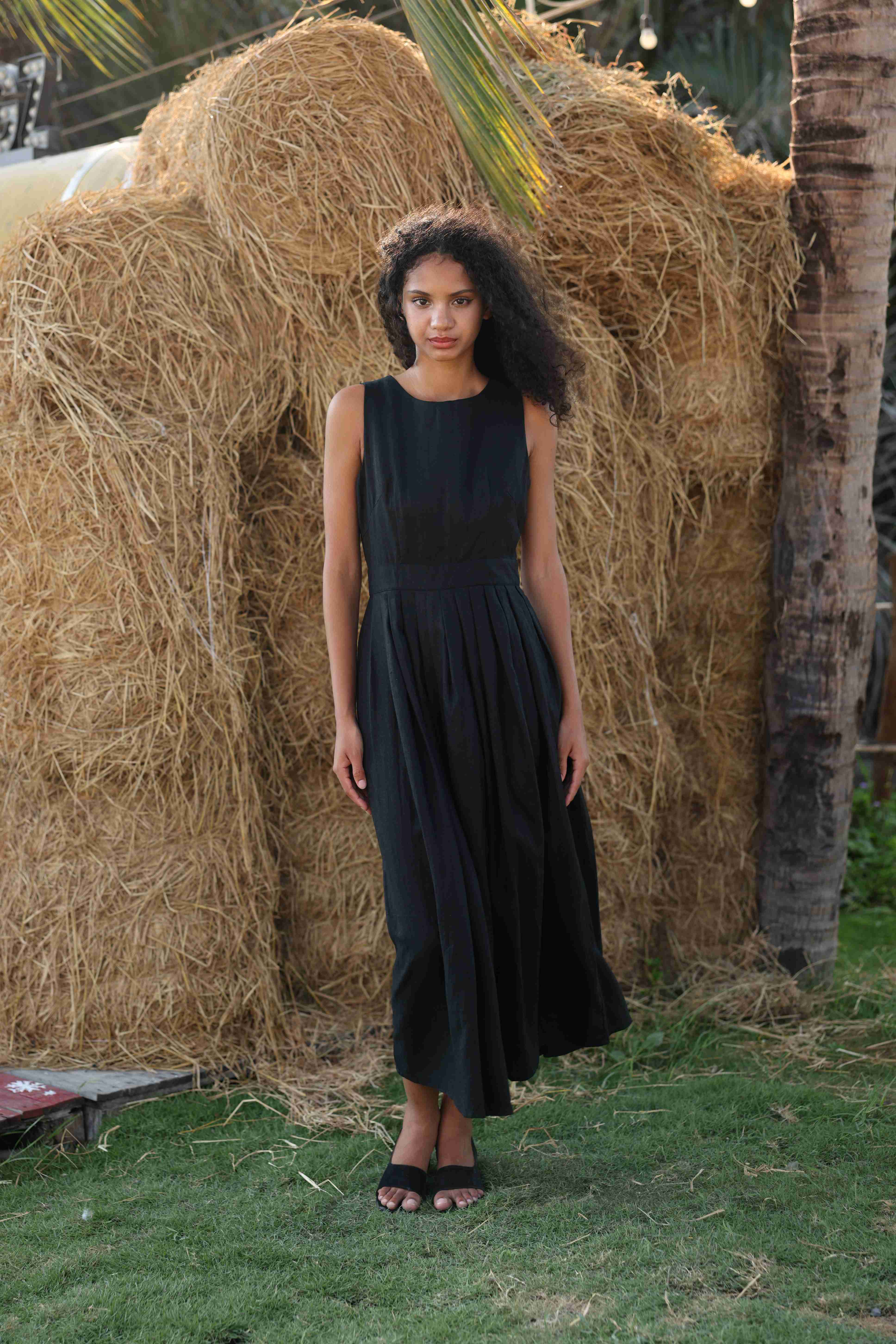 sleeveless black linen dress