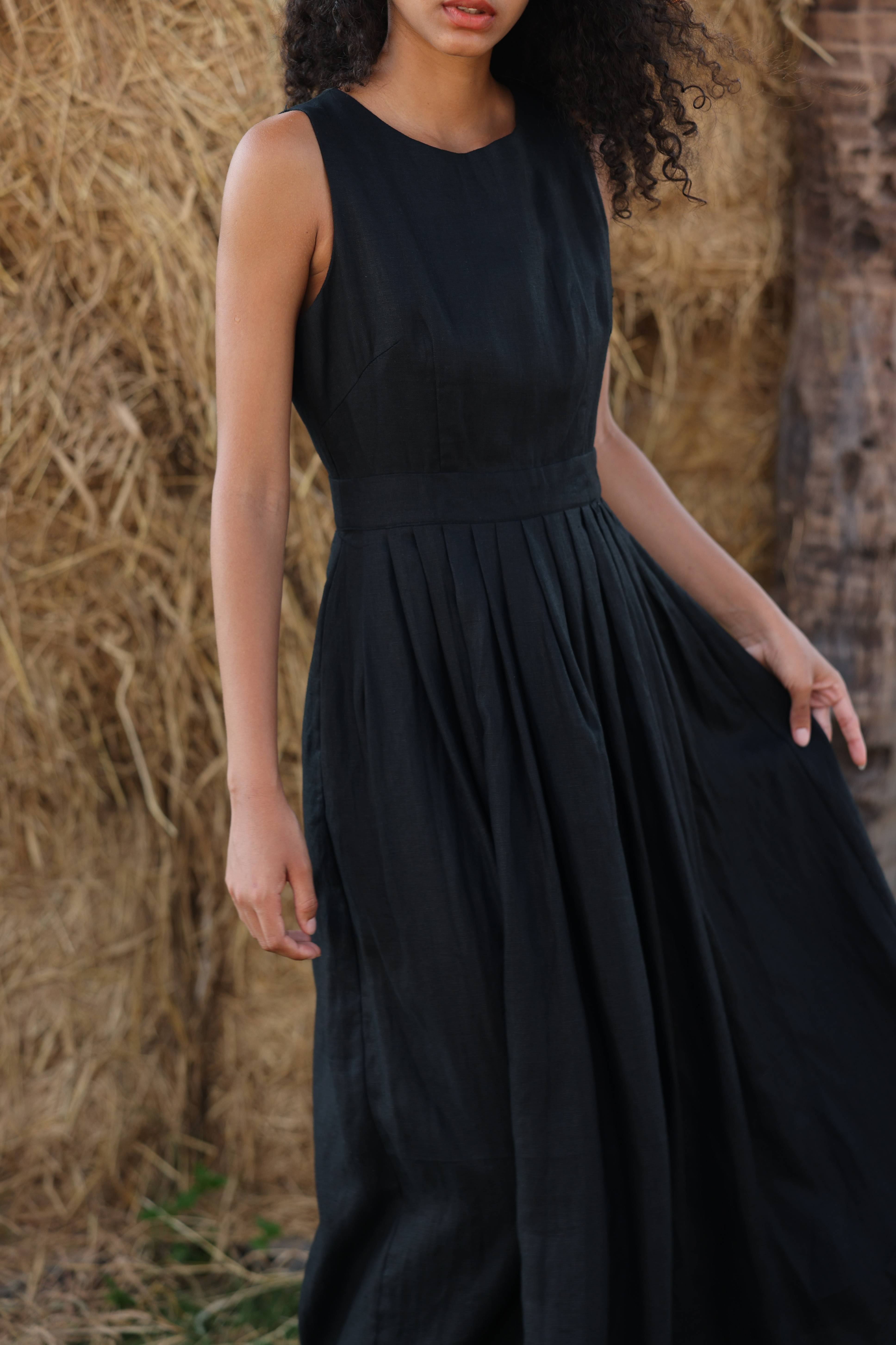 sleeveless black linen dress