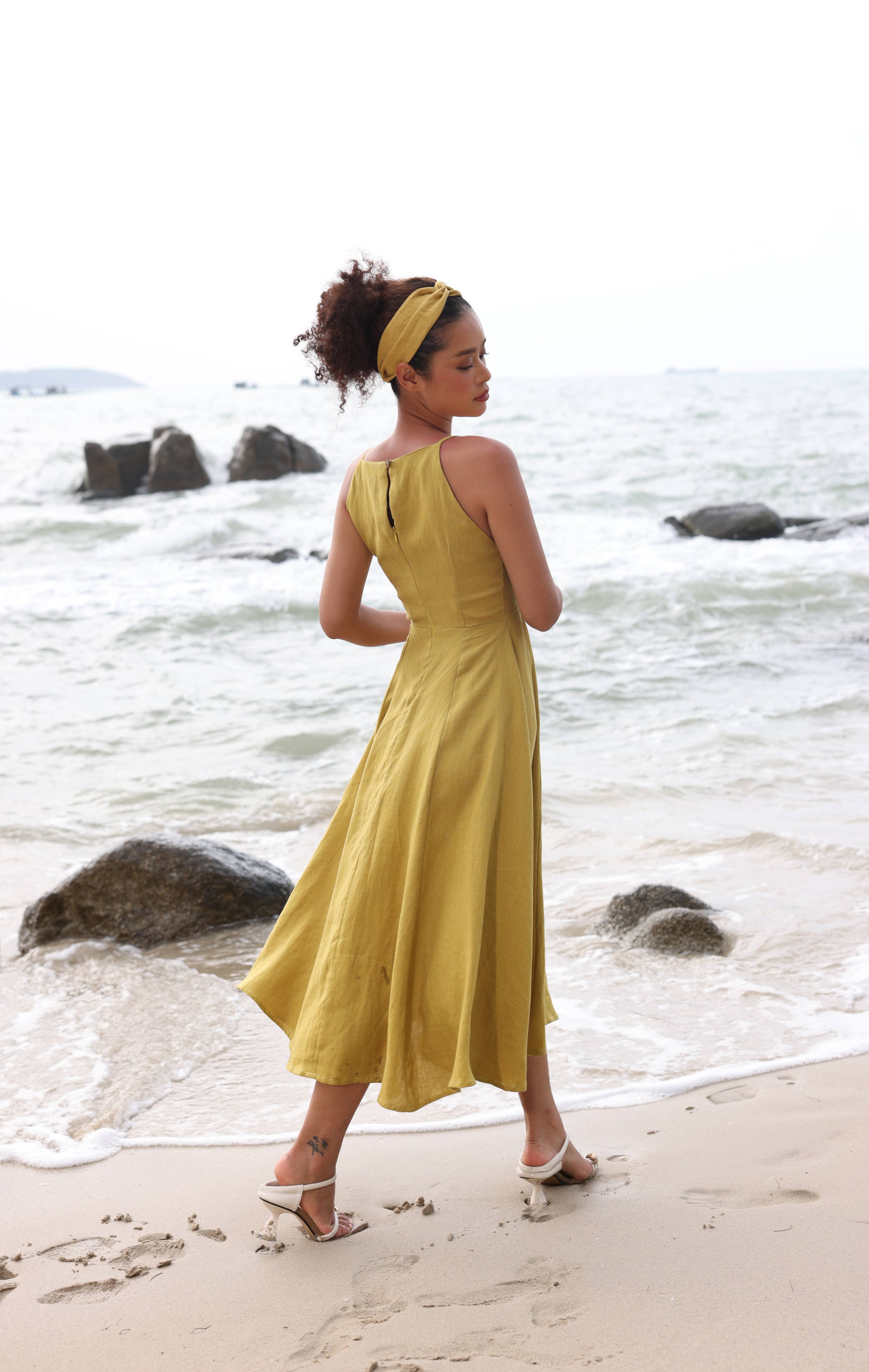 Sleeveless flared linen dress