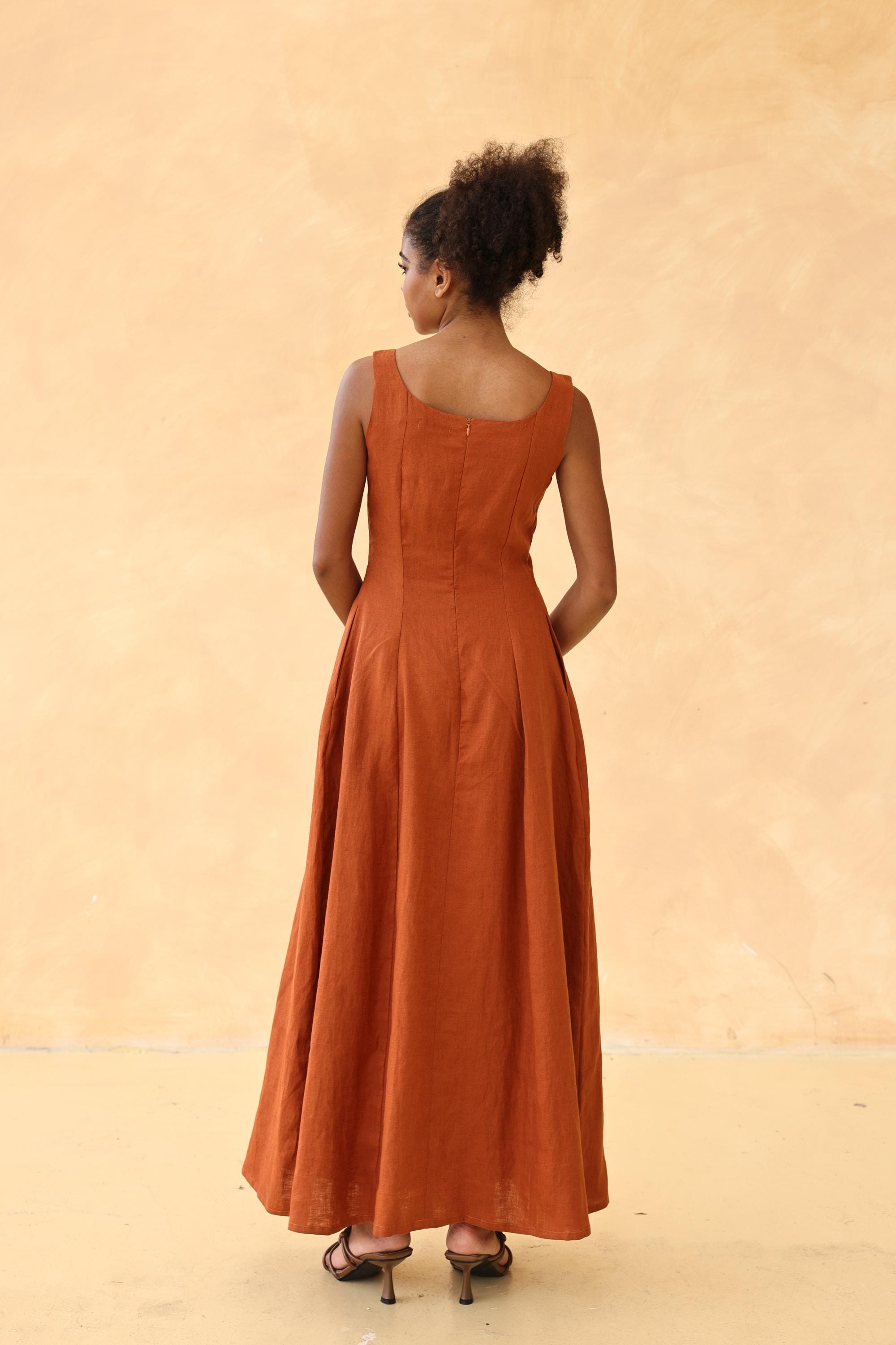 Sleeveless linen long dress